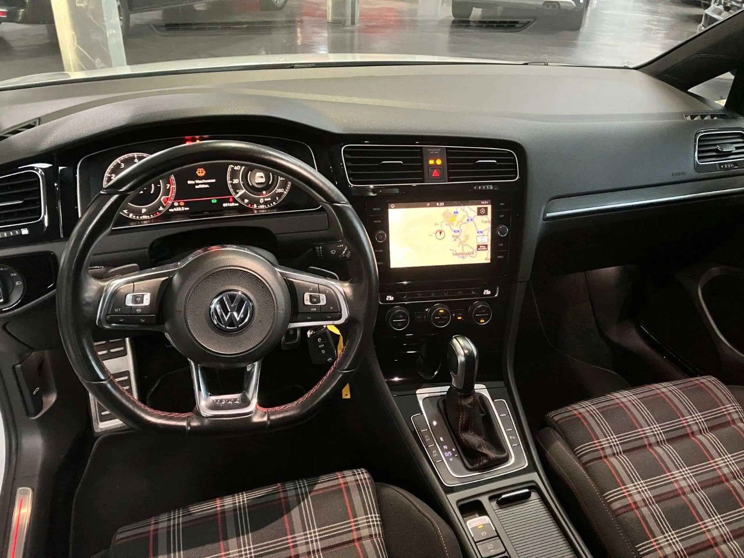 Volkswagen - Golf