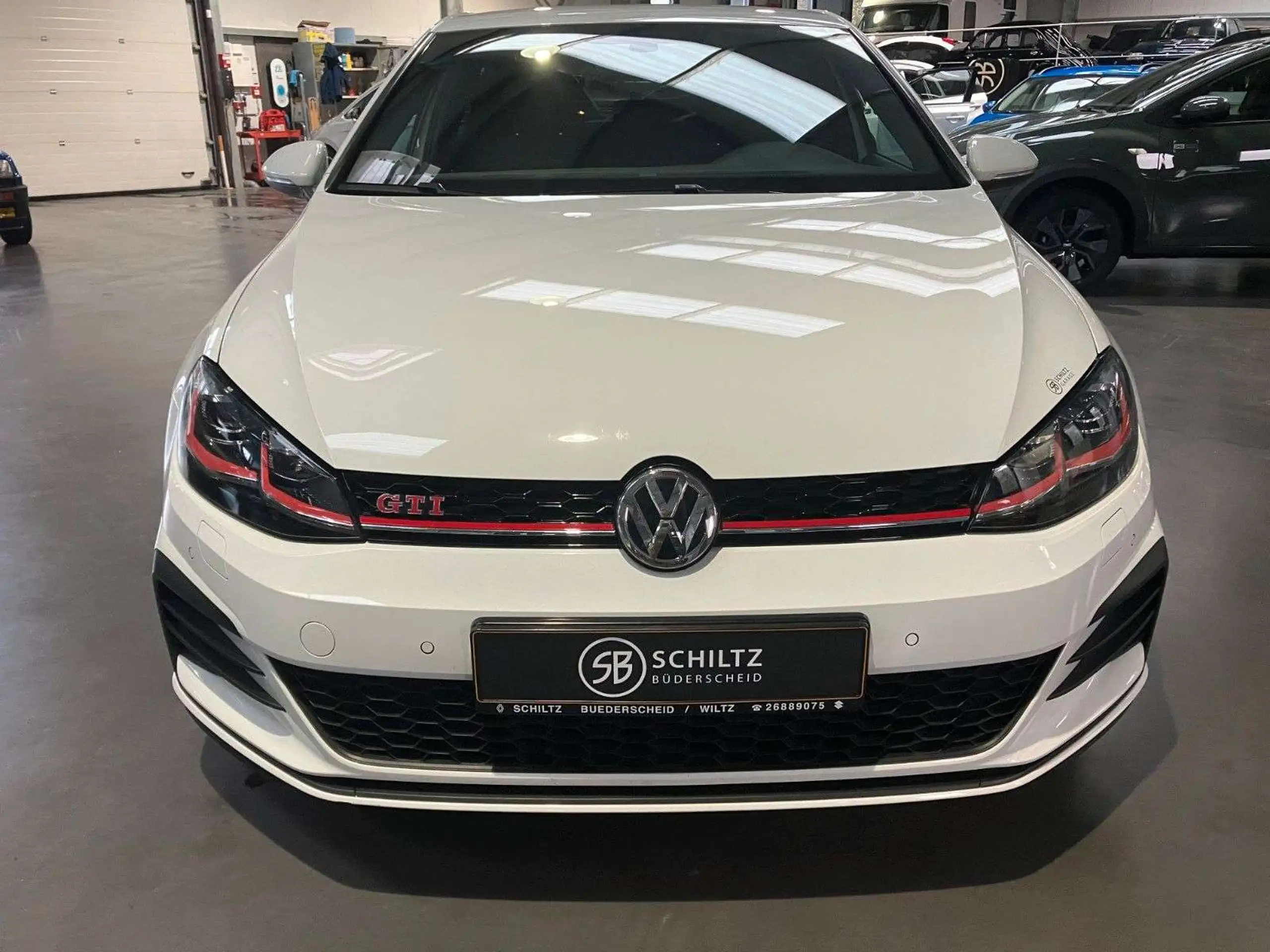 Volkswagen - Golf