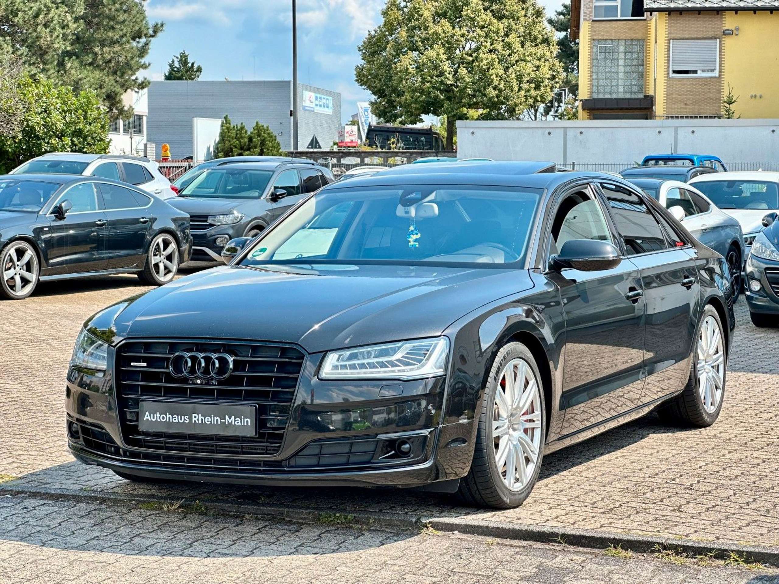 Audi - A8