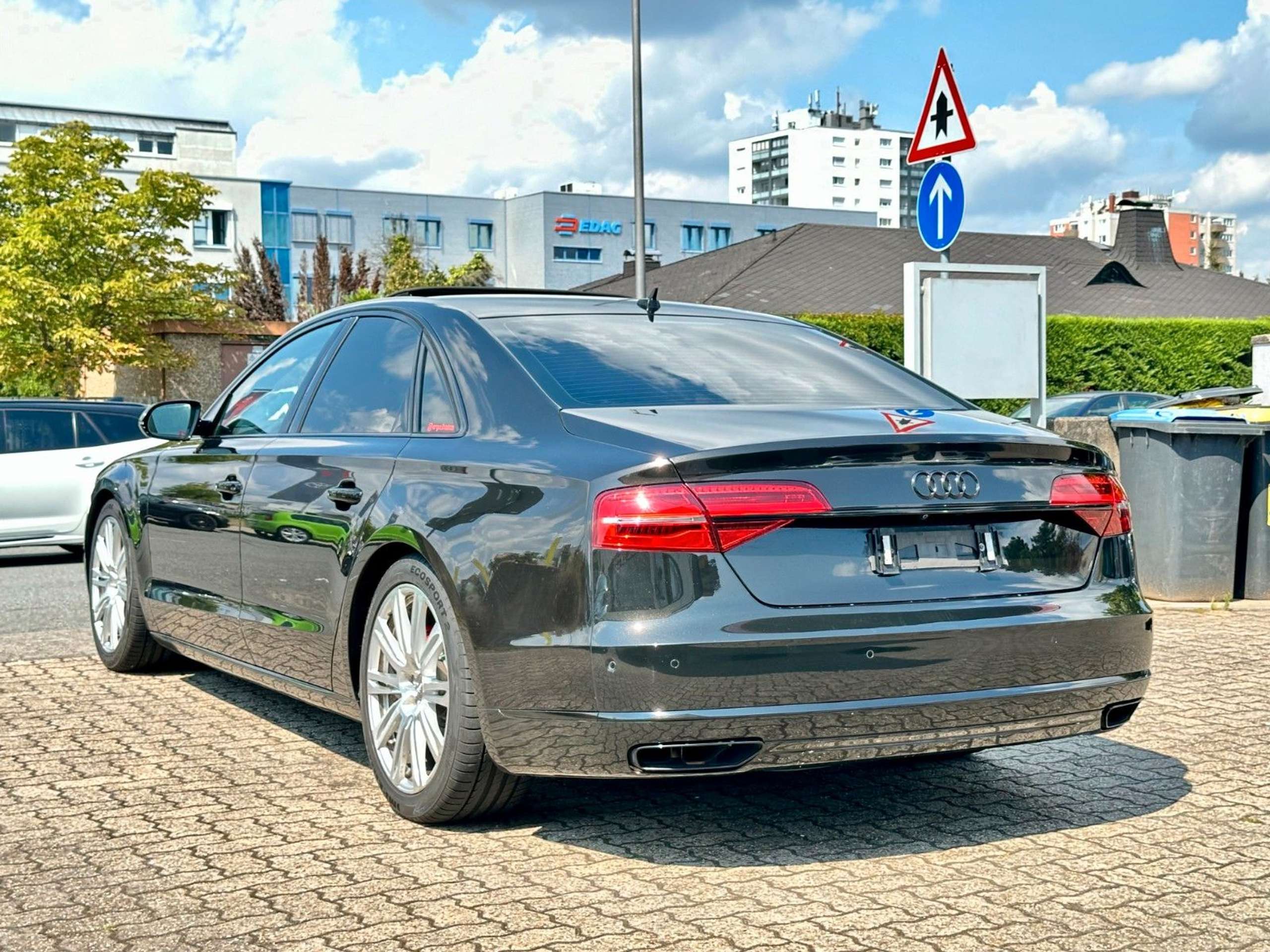 Audi - A8