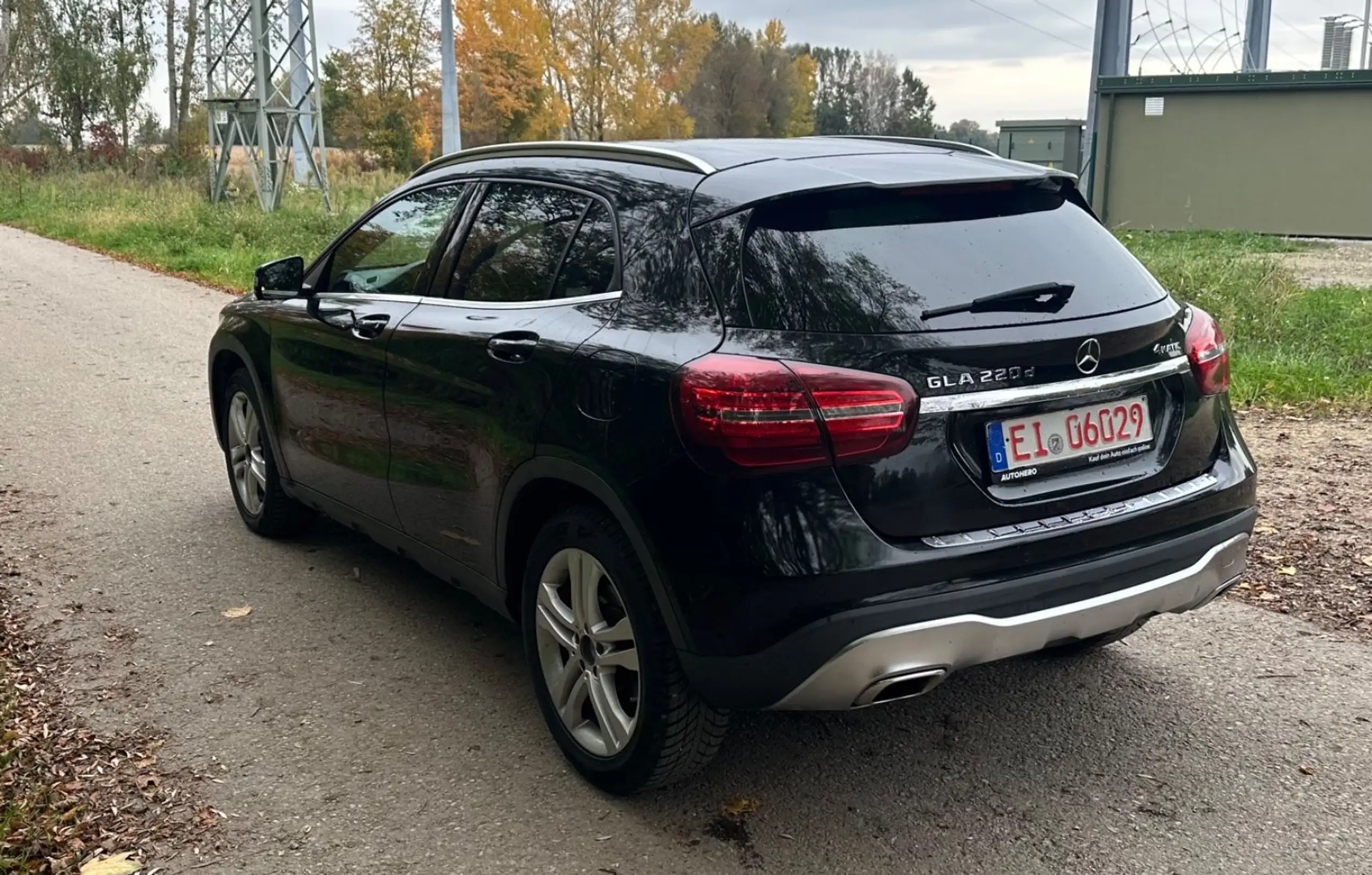 Mercedes-Benz - GLA 220