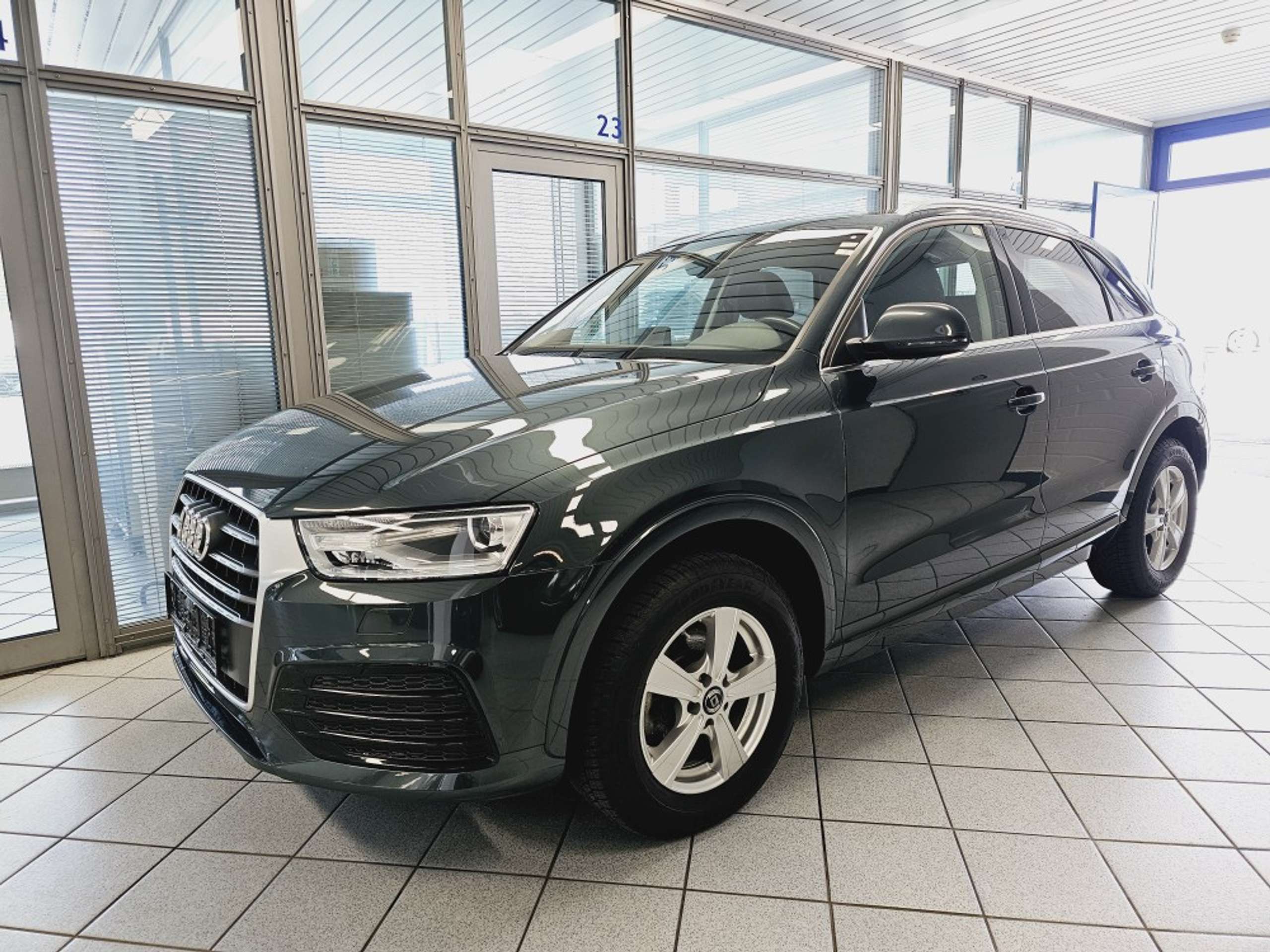 Audi - Q3