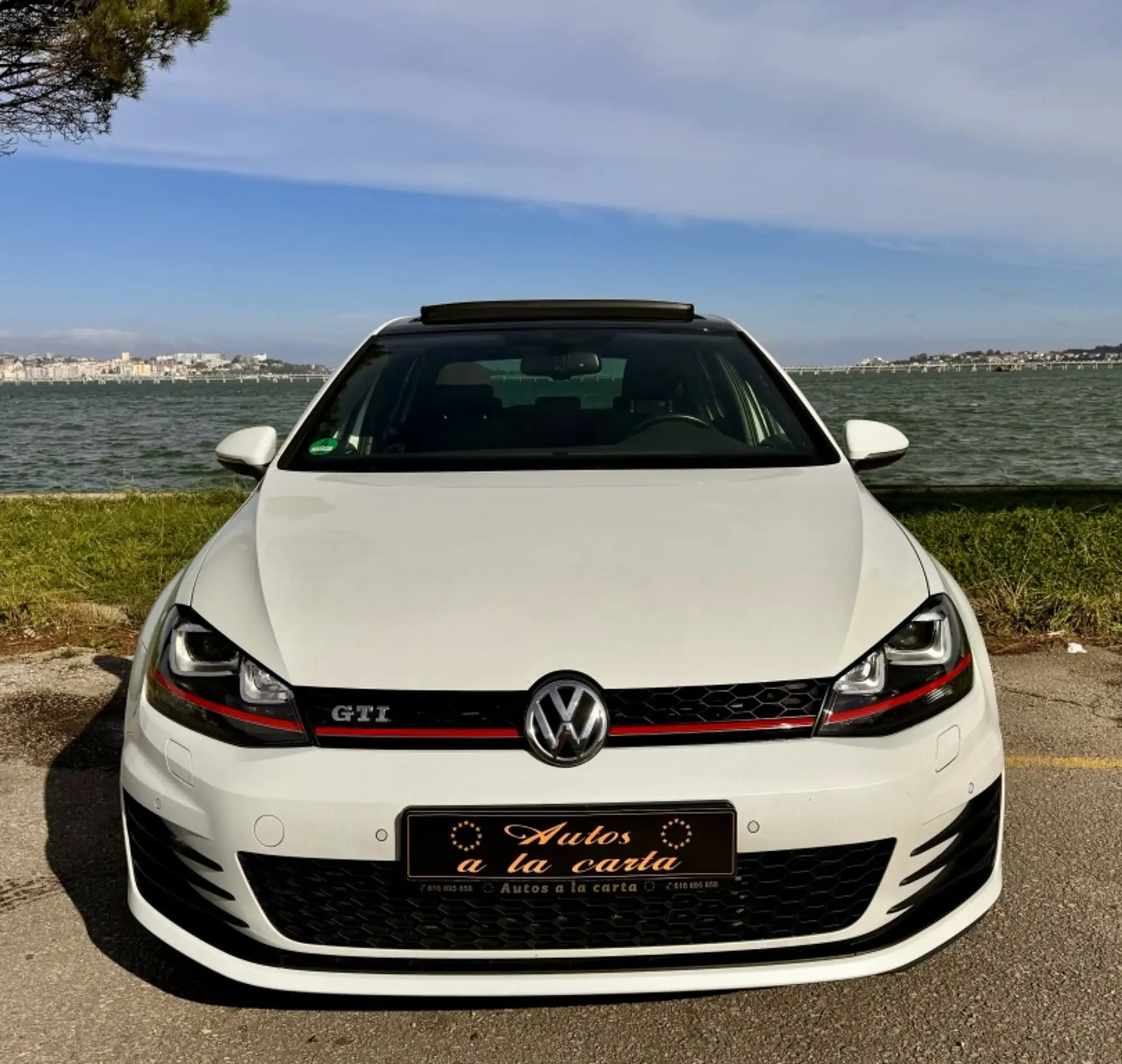 Volkswagen - Golf GTI