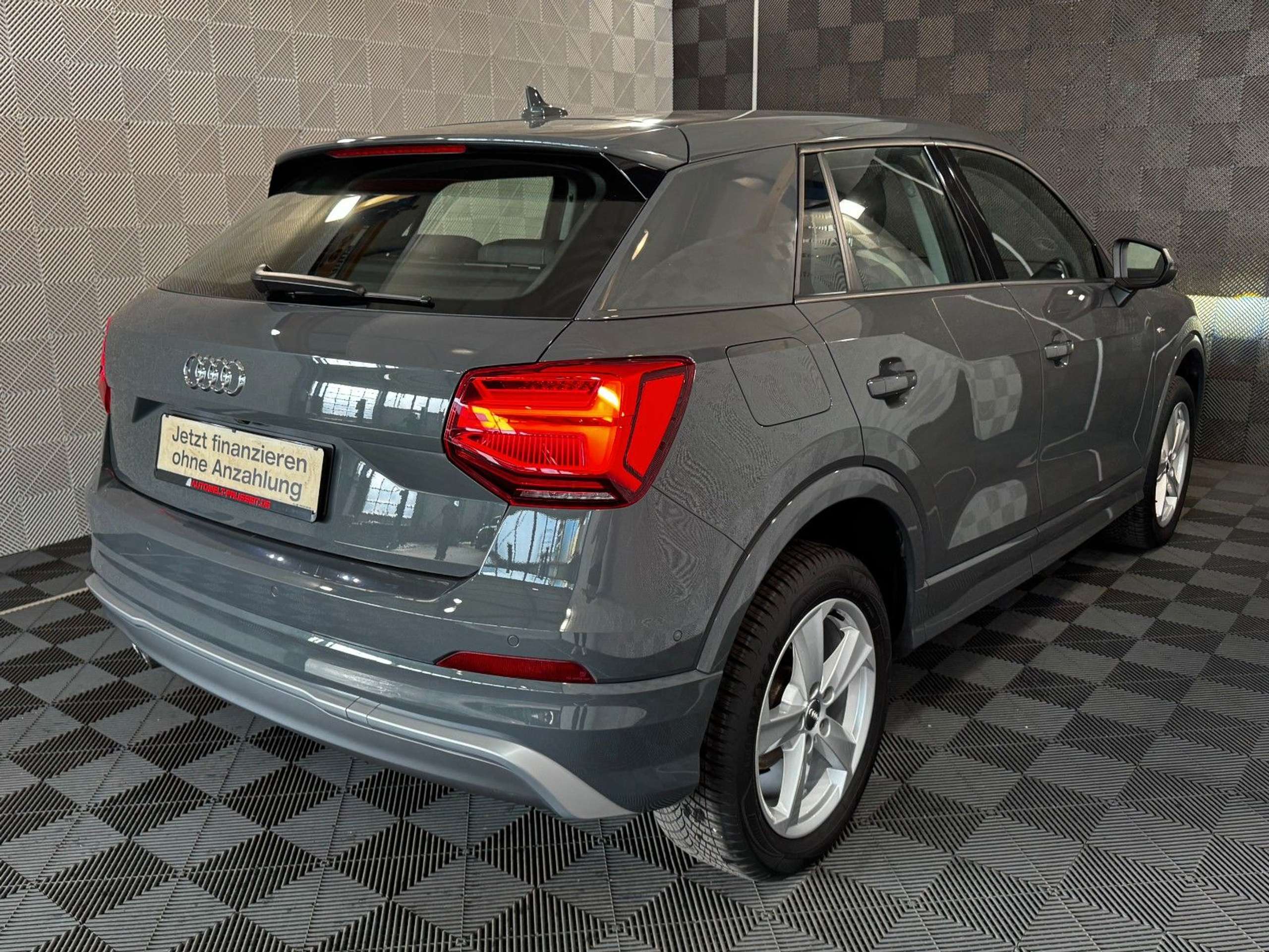 Audi - Q2