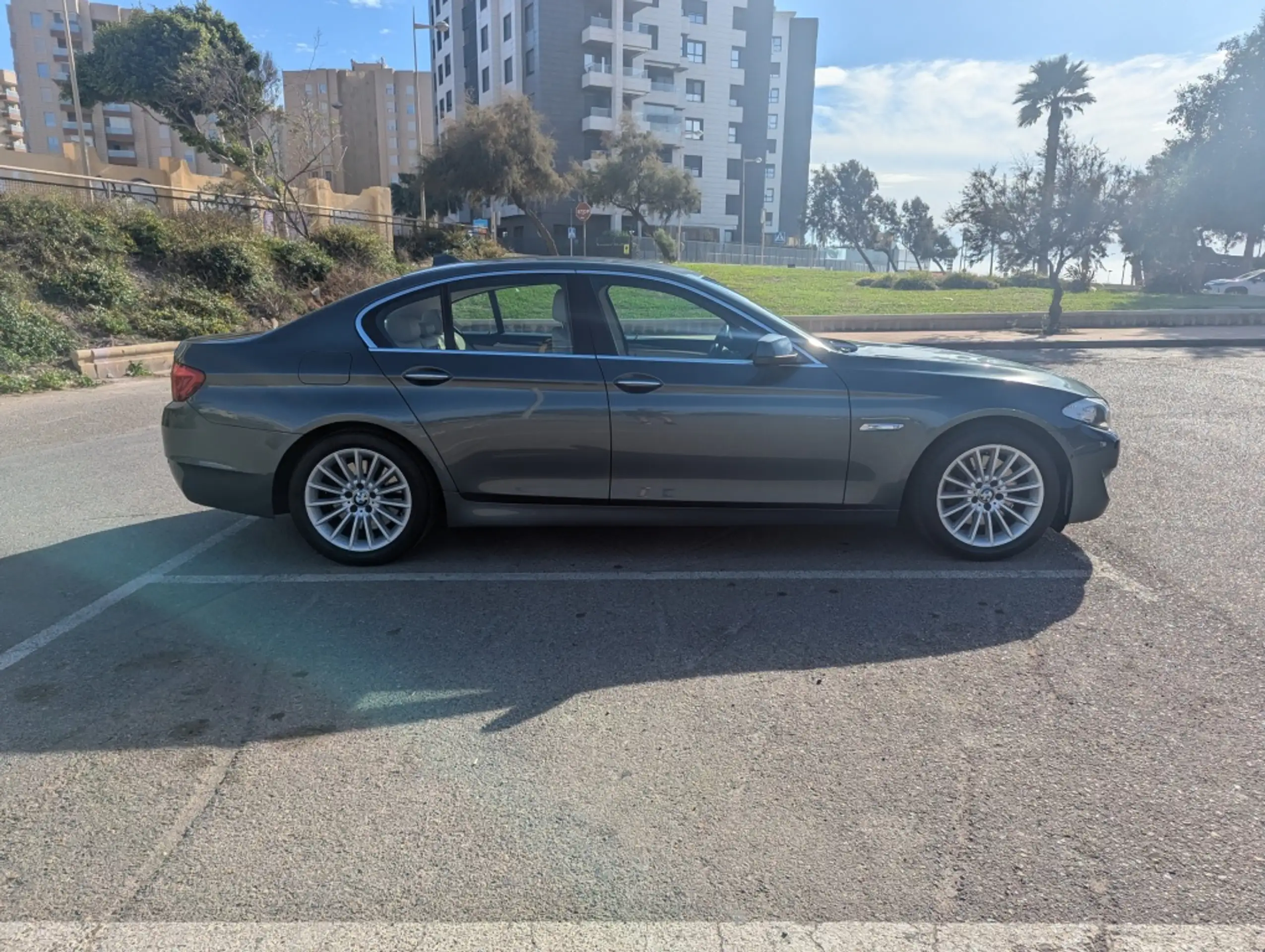 BMW - 530