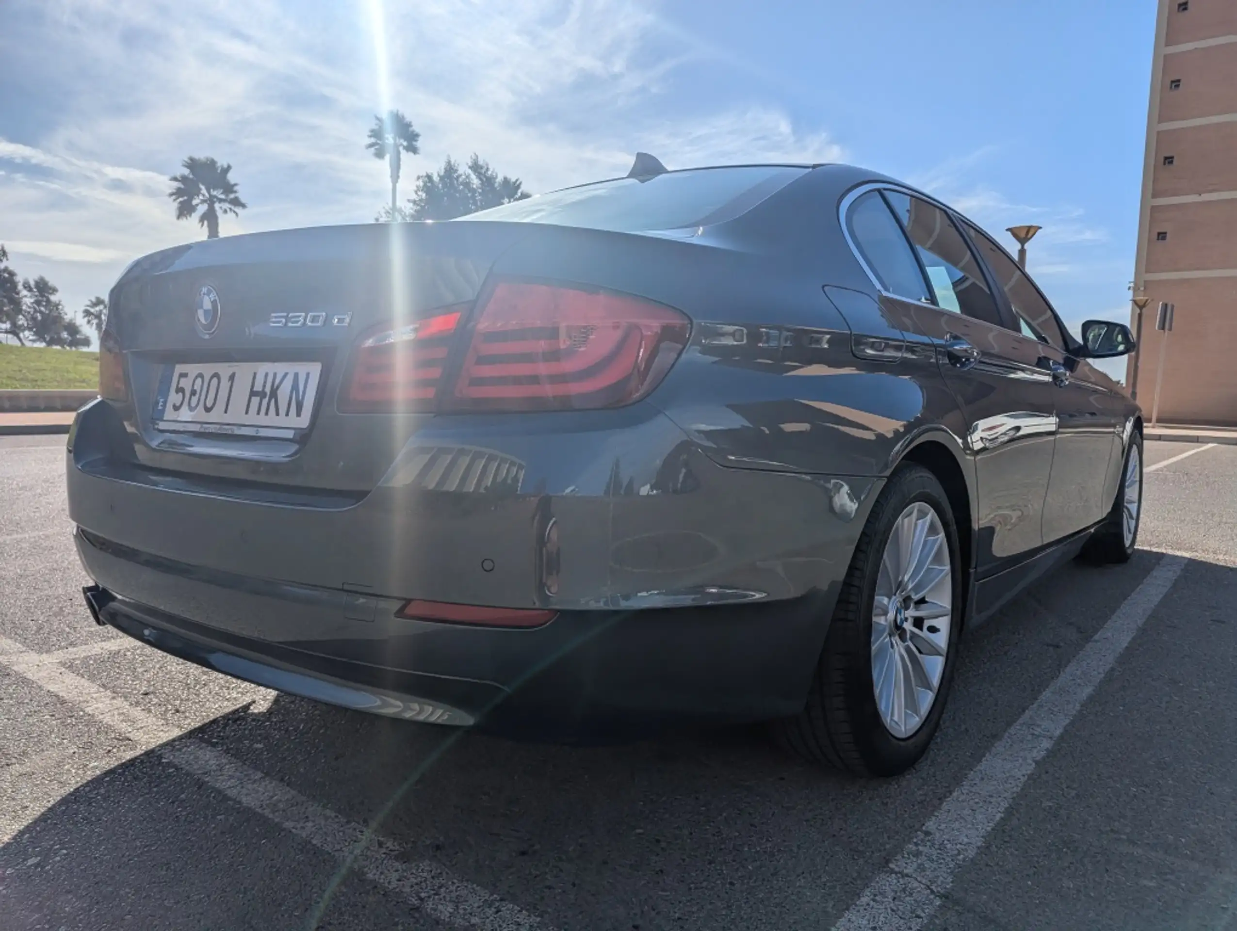 BMW - 530