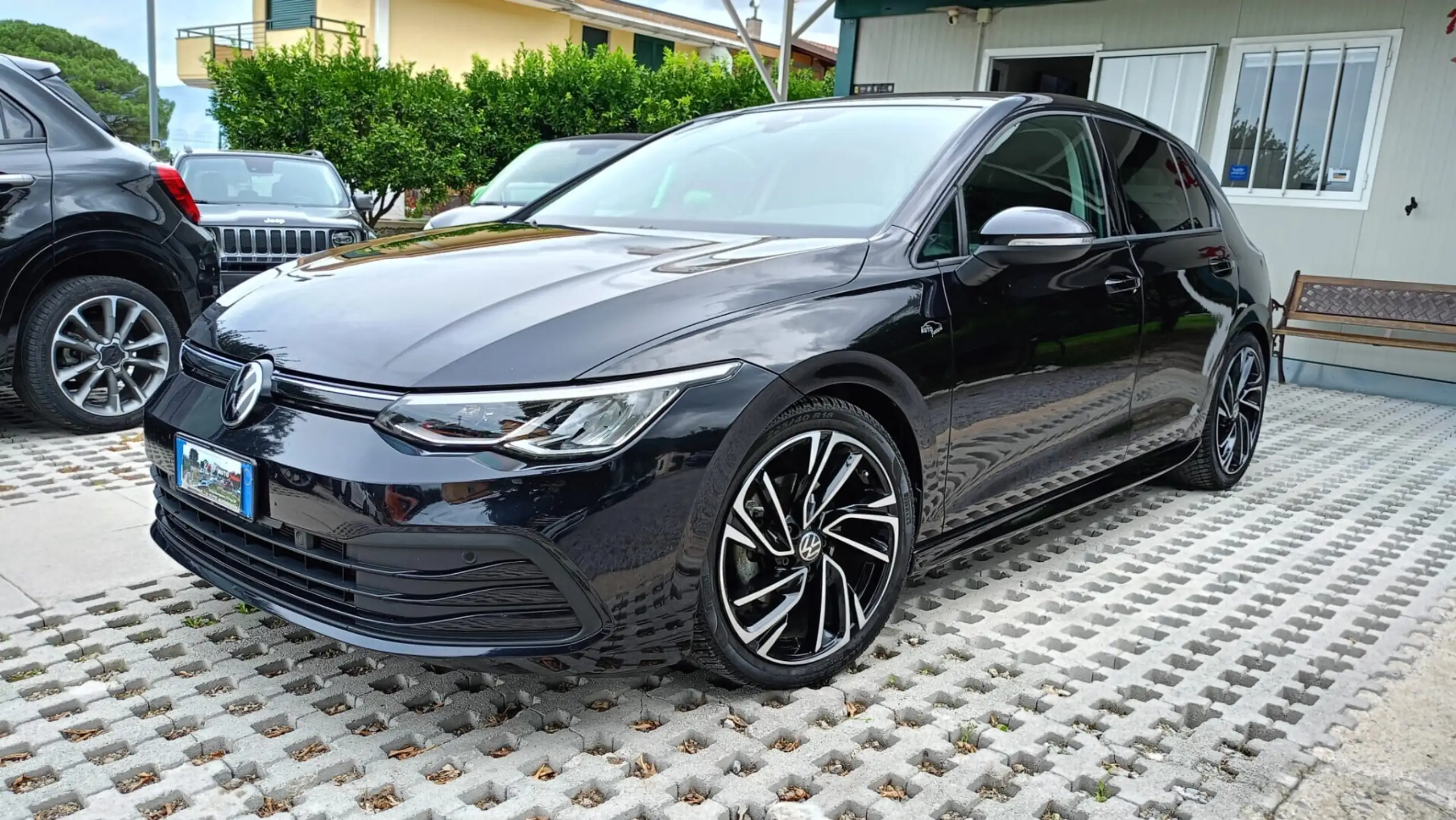 Volkswagen - Golf