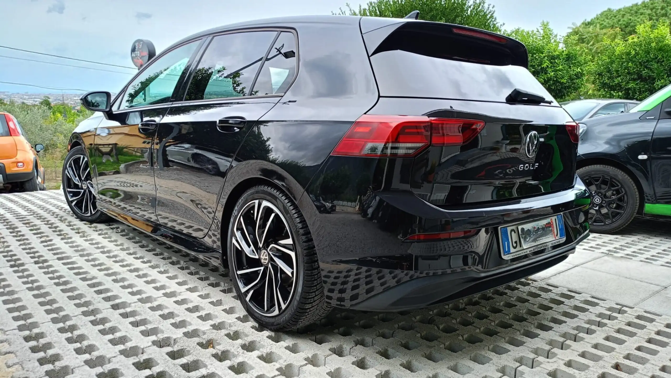 Volkswagen - Golf