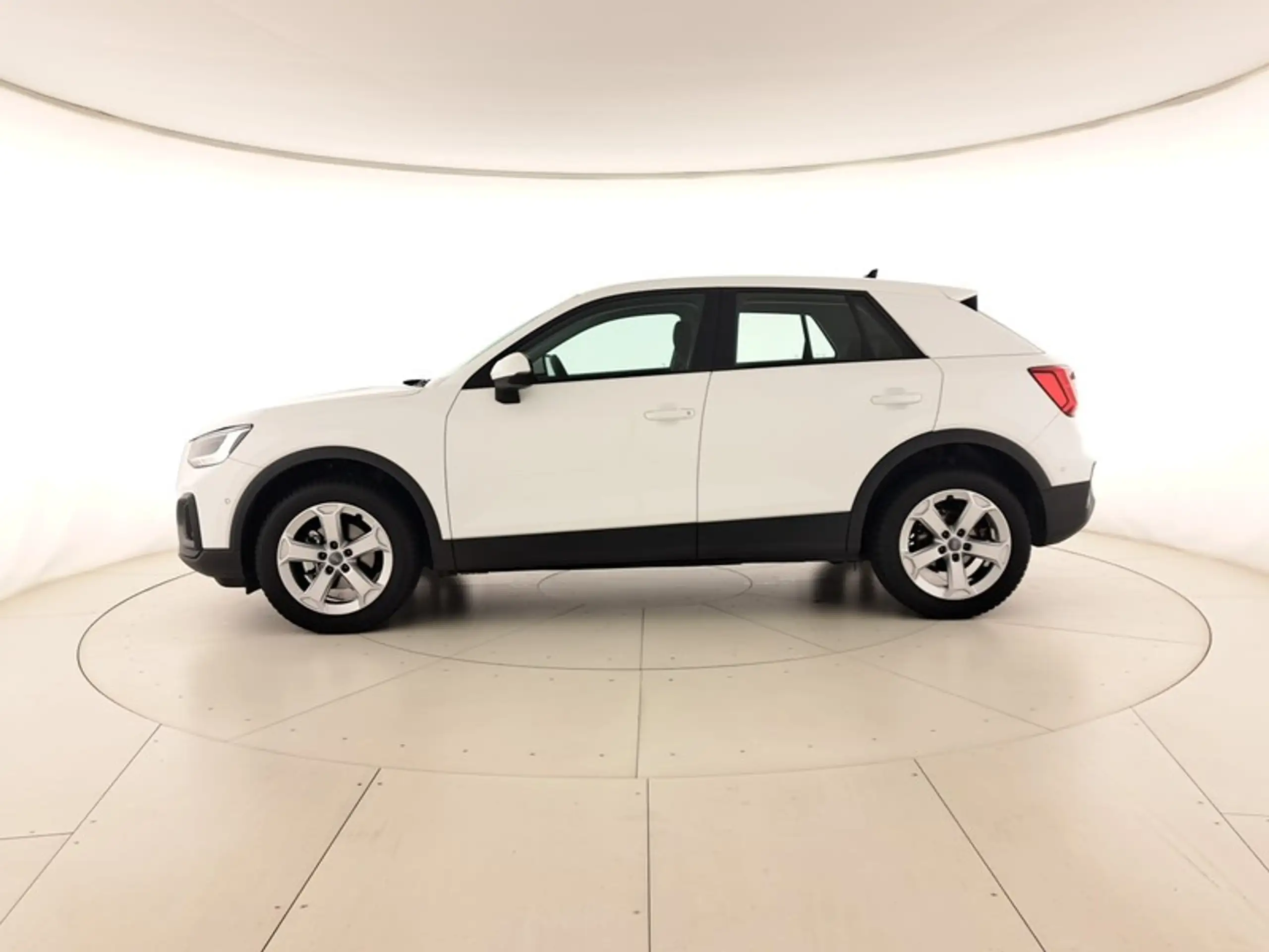 Audi - Q2