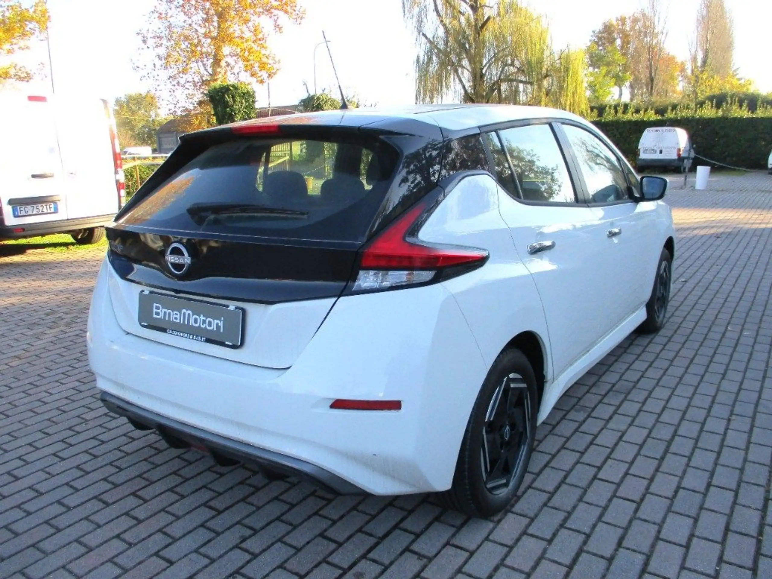 Nissan - Leaf