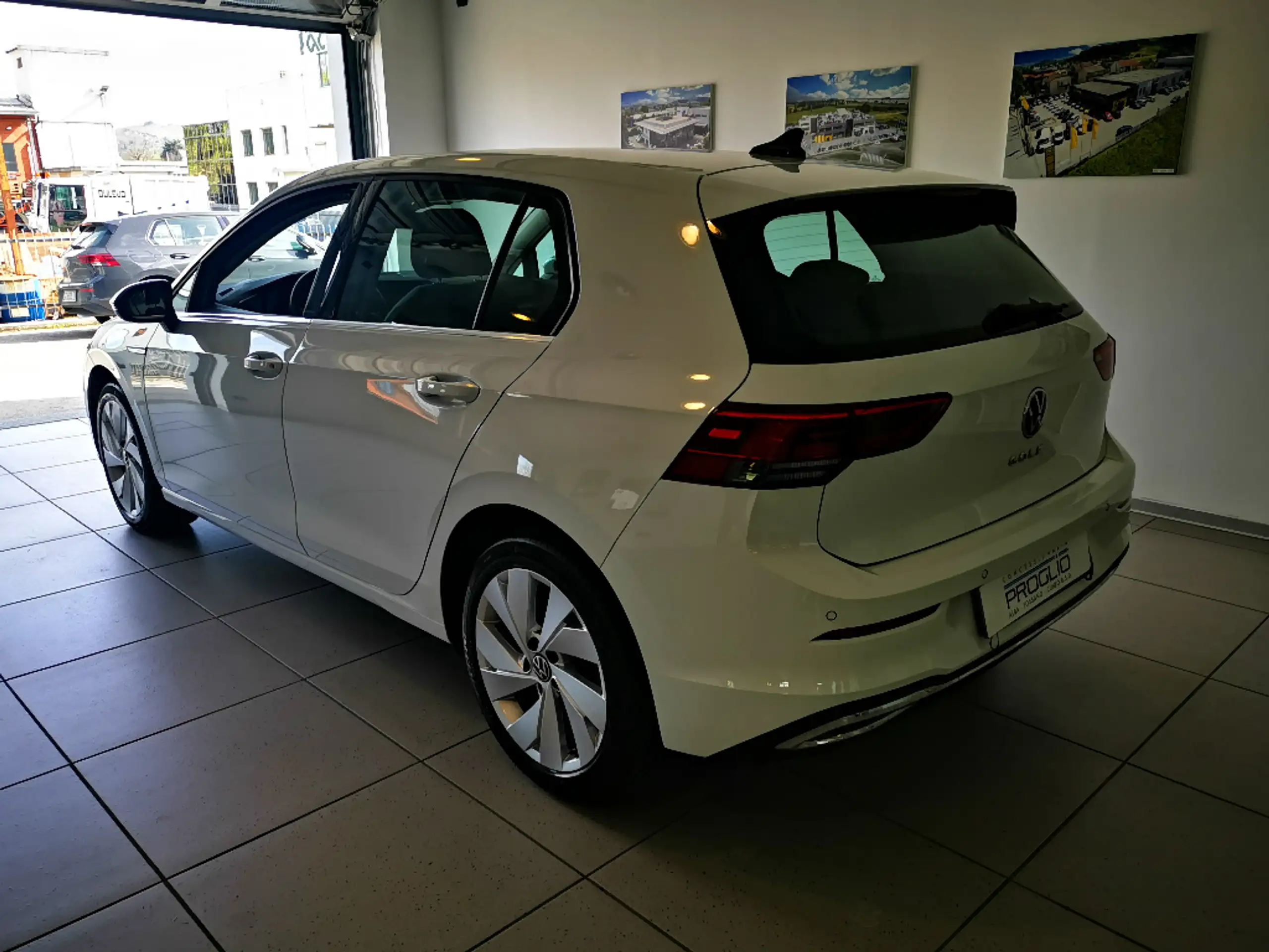 Volkswagen - Golf