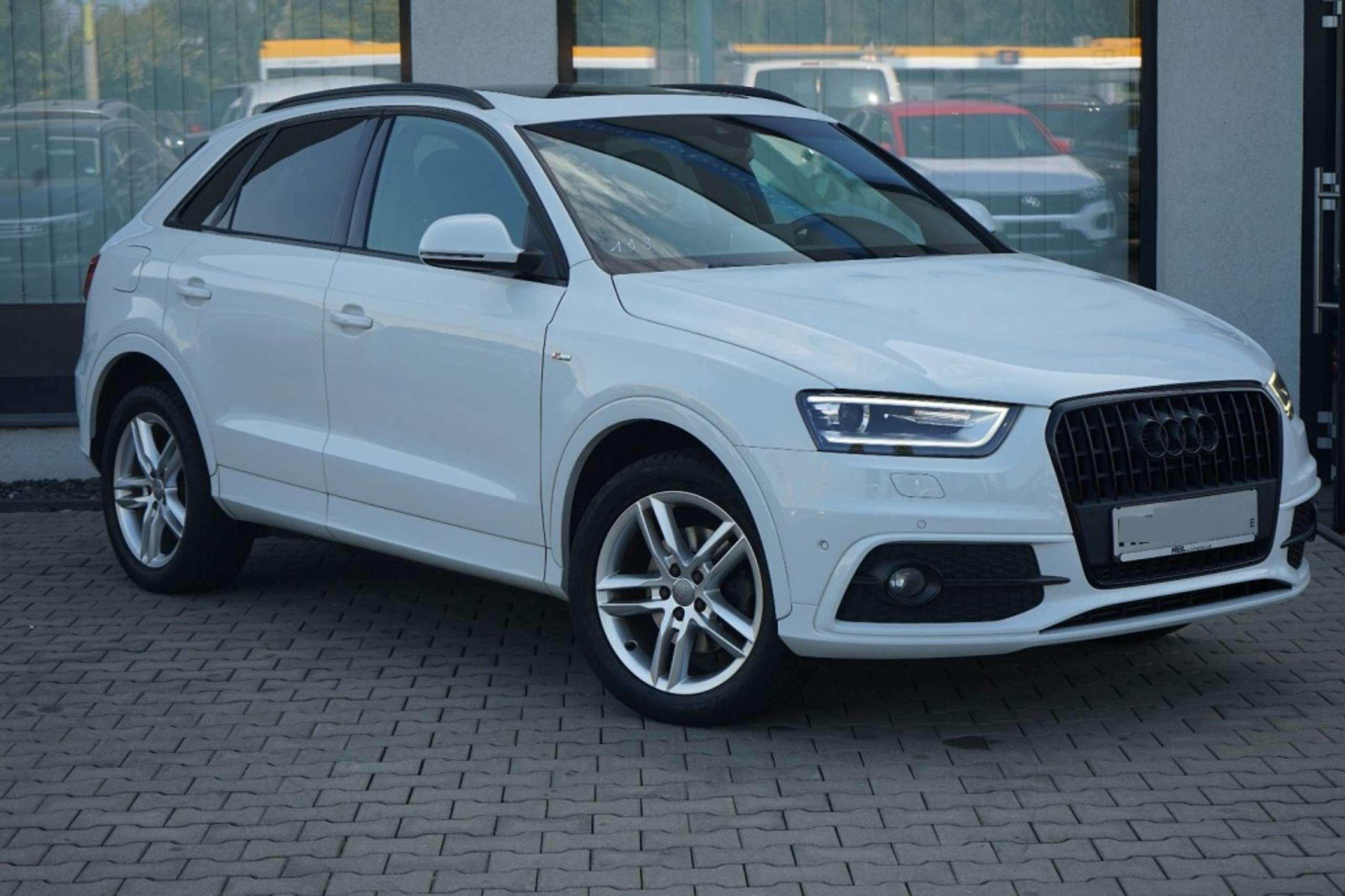 Audi - Q3