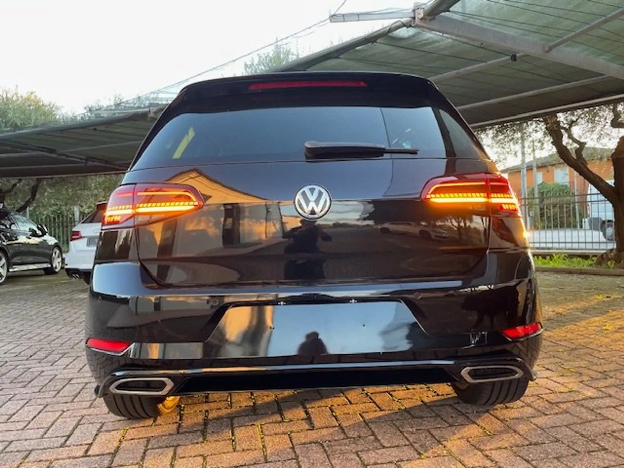 Volkswagen - Golf