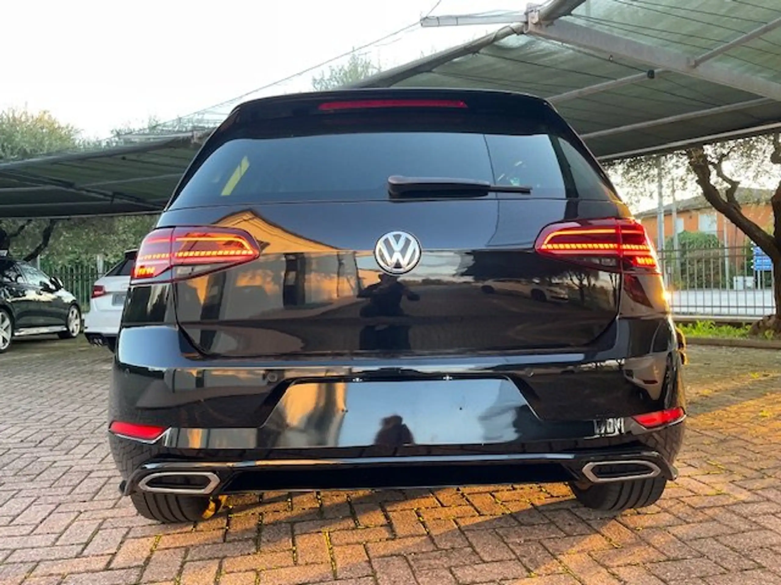 Volkswagen - Golf