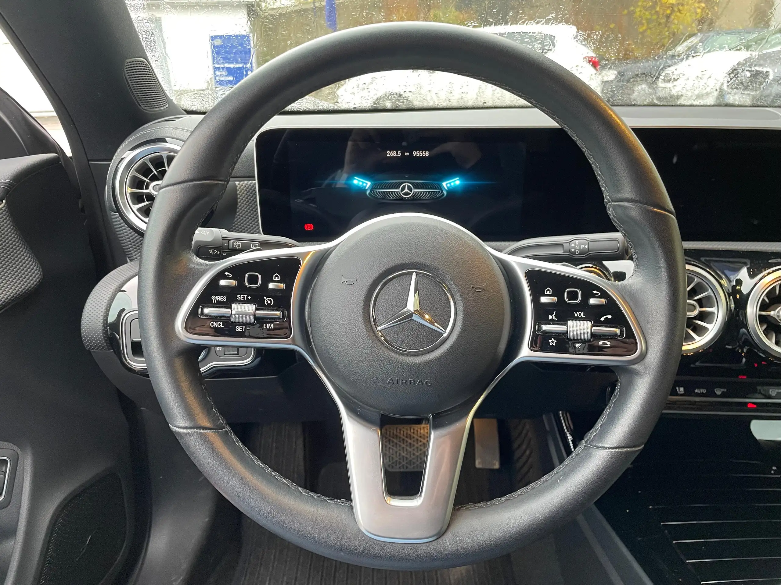 Mercedes-Benz - CLA 180