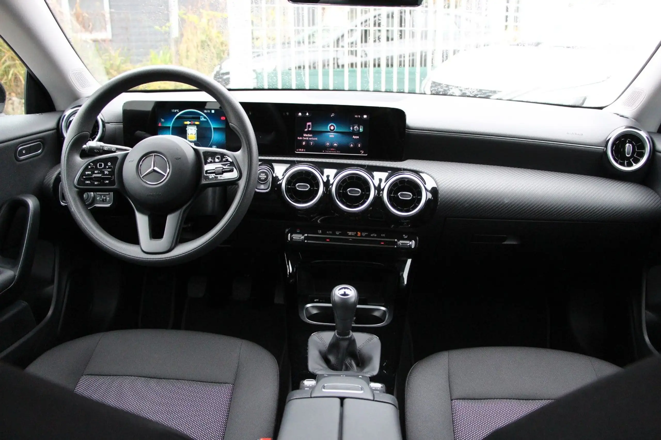 Mercedes-Benz - CLA 180