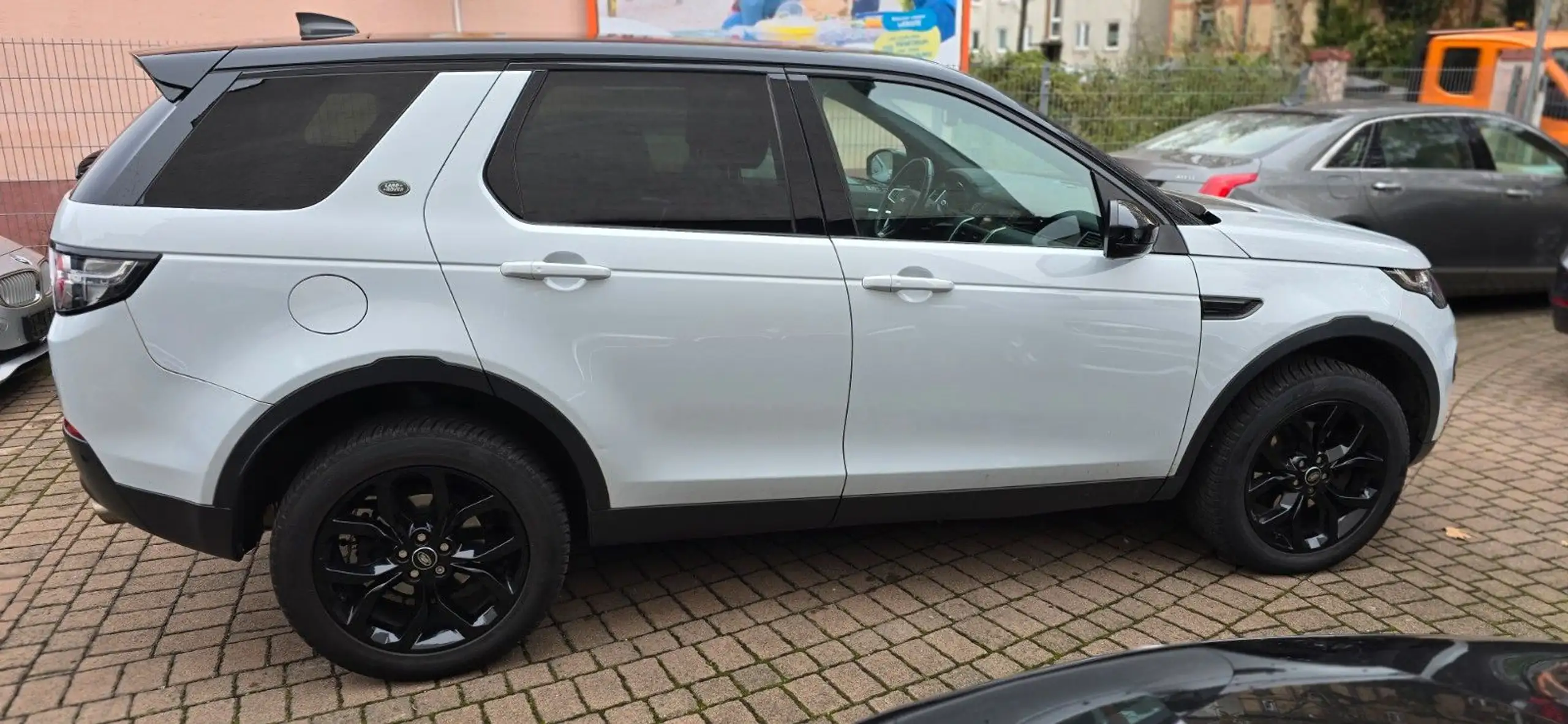 Land Rover - Discovery Sport