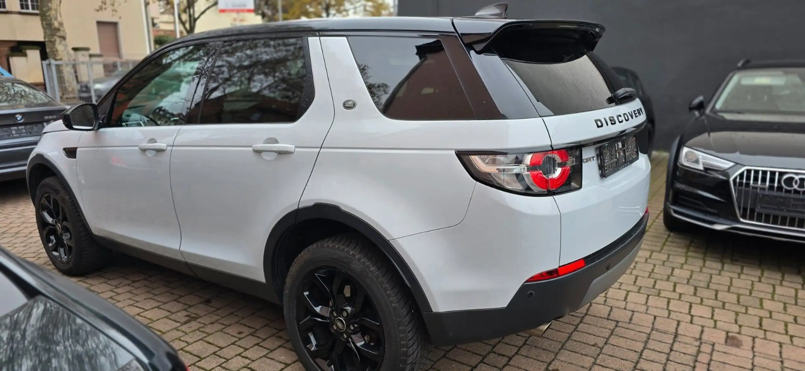 Land Rover - Discovery Sport