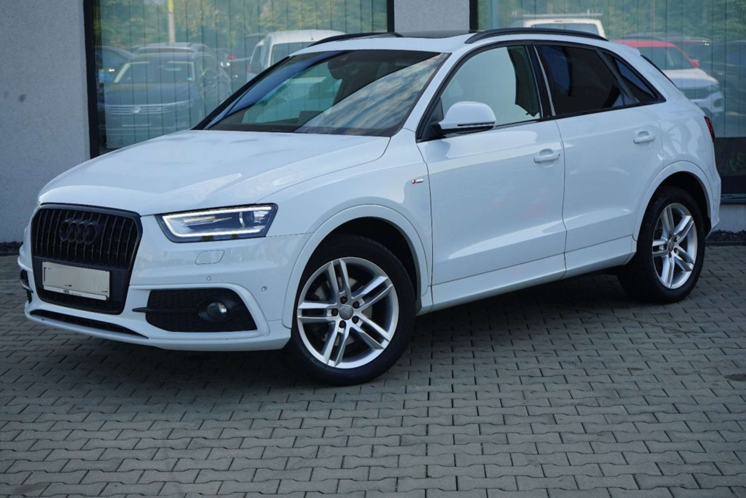 Audi - Q3