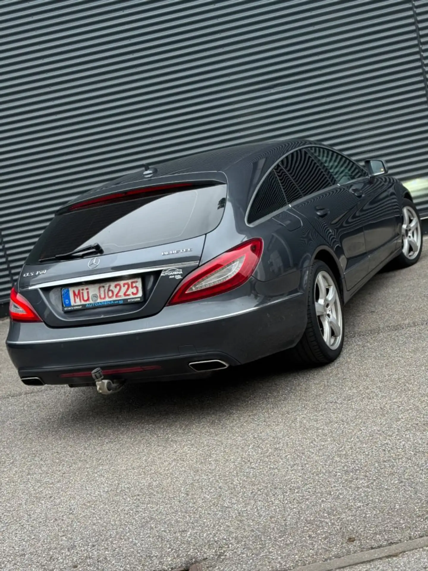 Mercedes-Benz - CLS