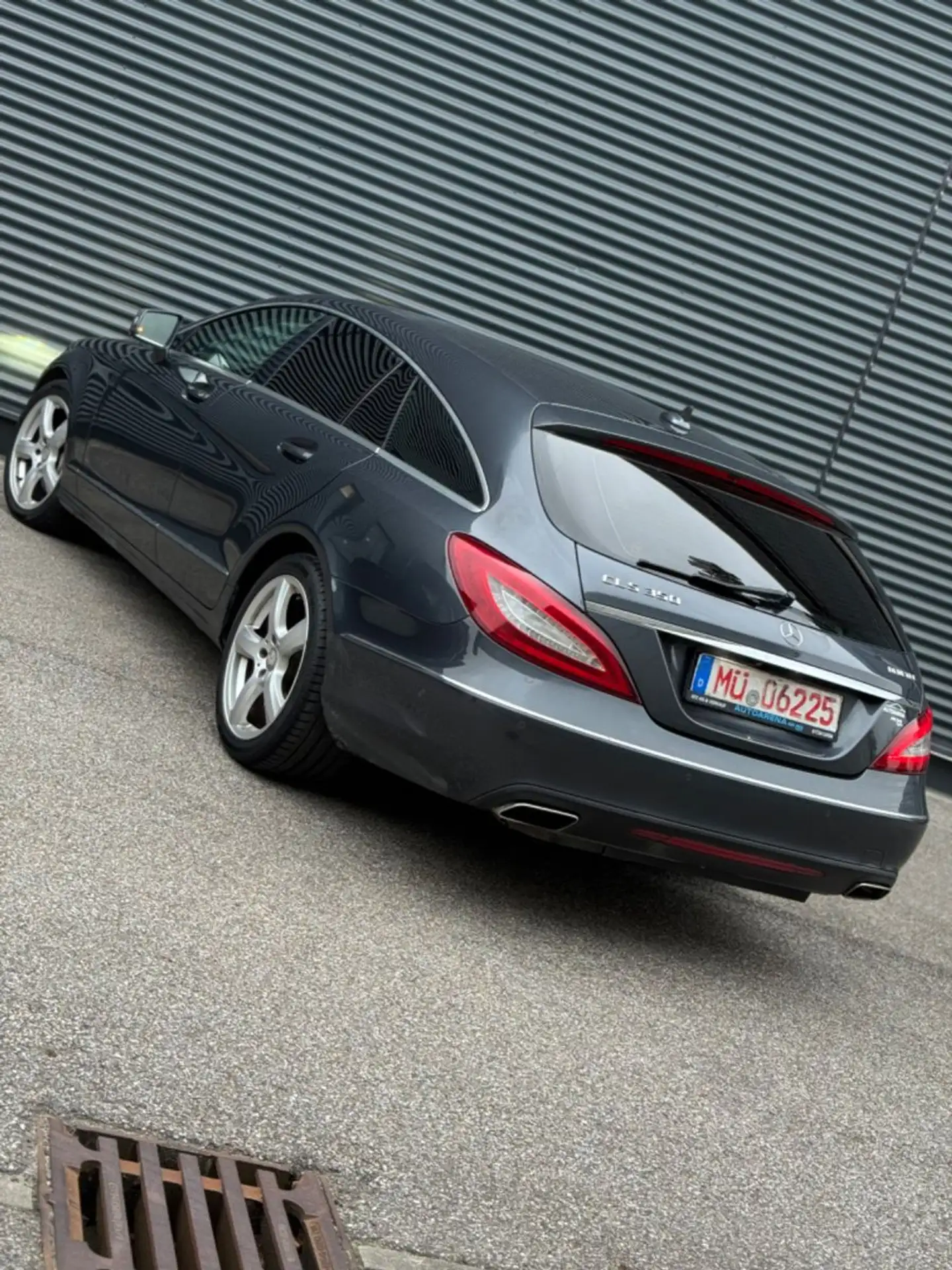 Mercedes-Benz - CLS