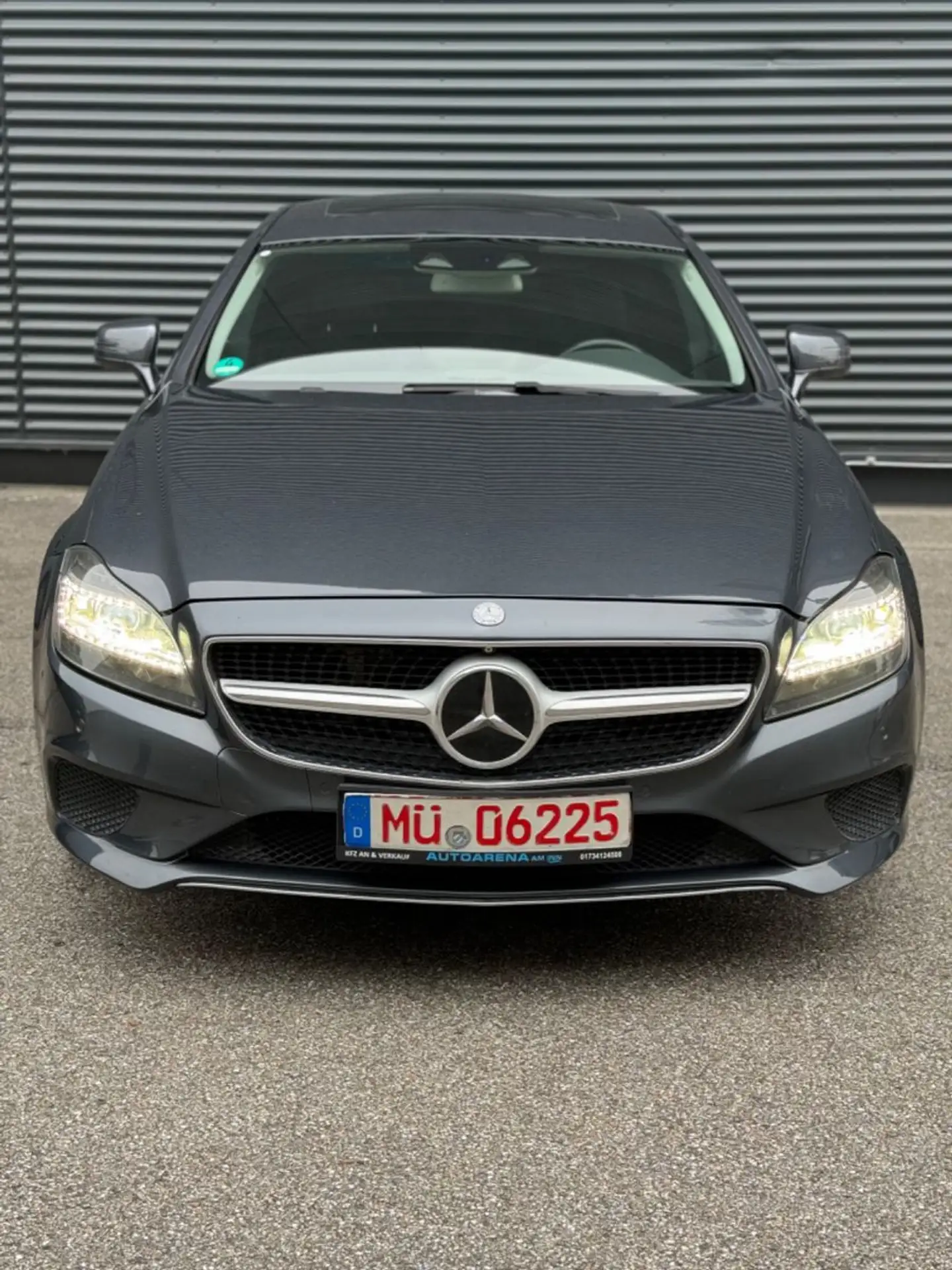 Mercedes-Benz - CLS