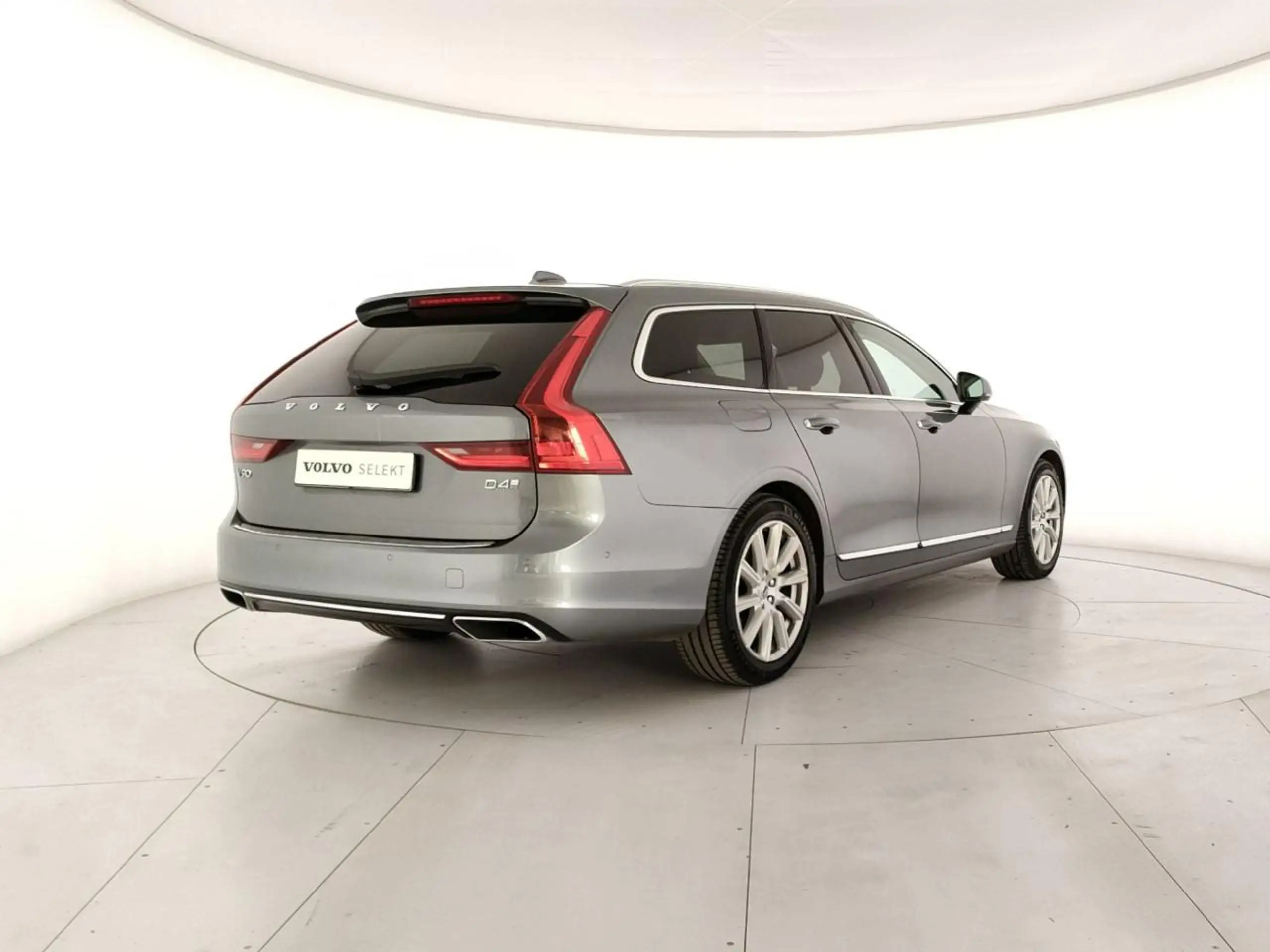 Volvo - V90