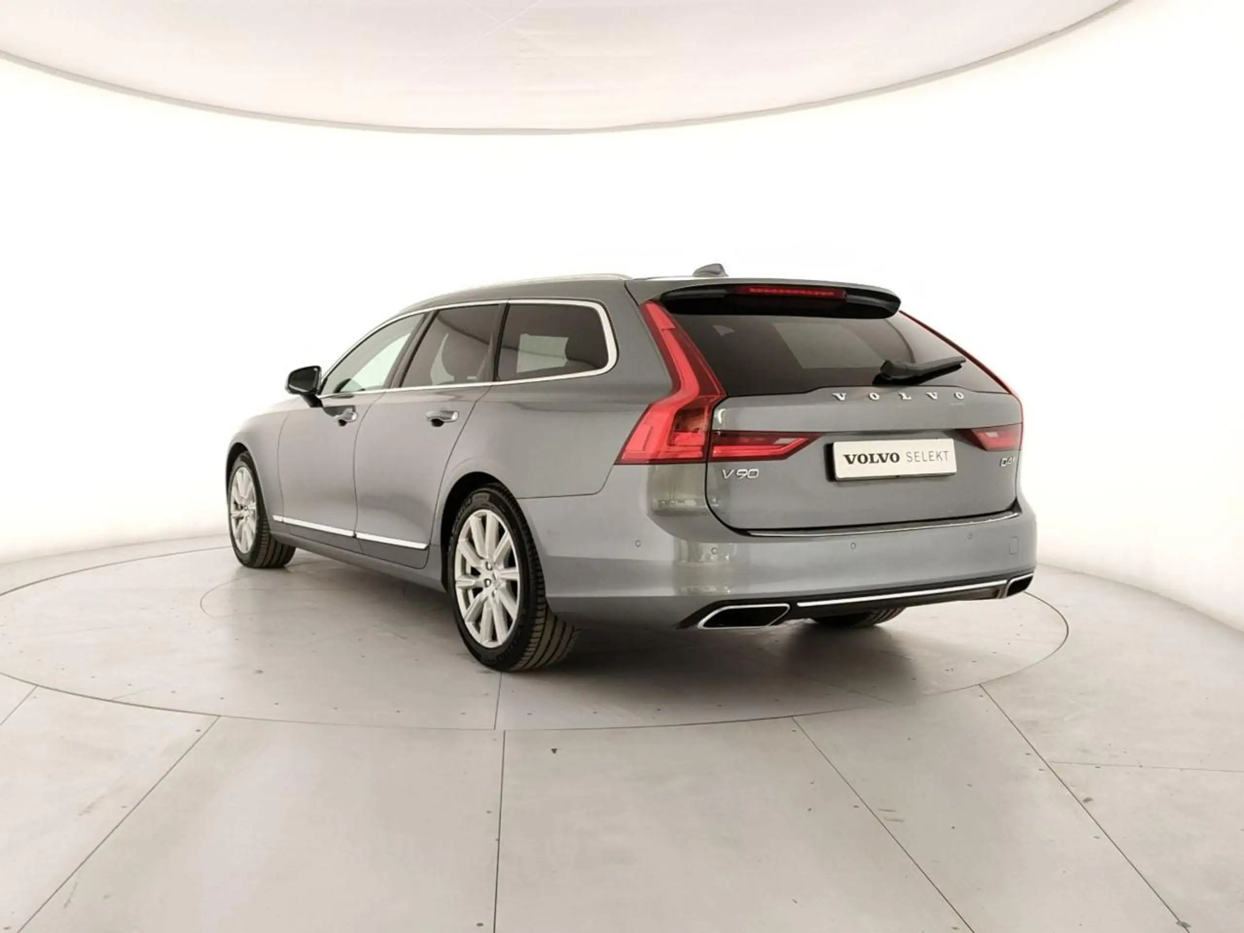 Volvo - V90