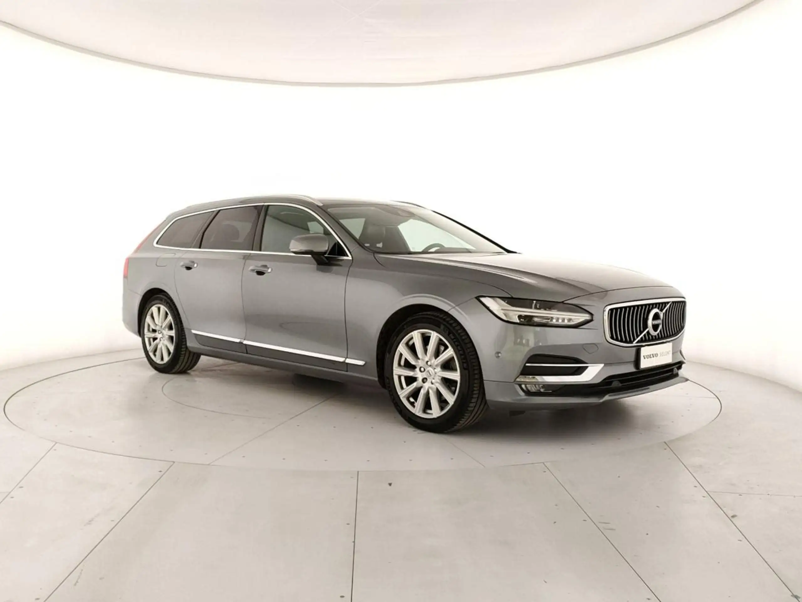 Volvo - V90