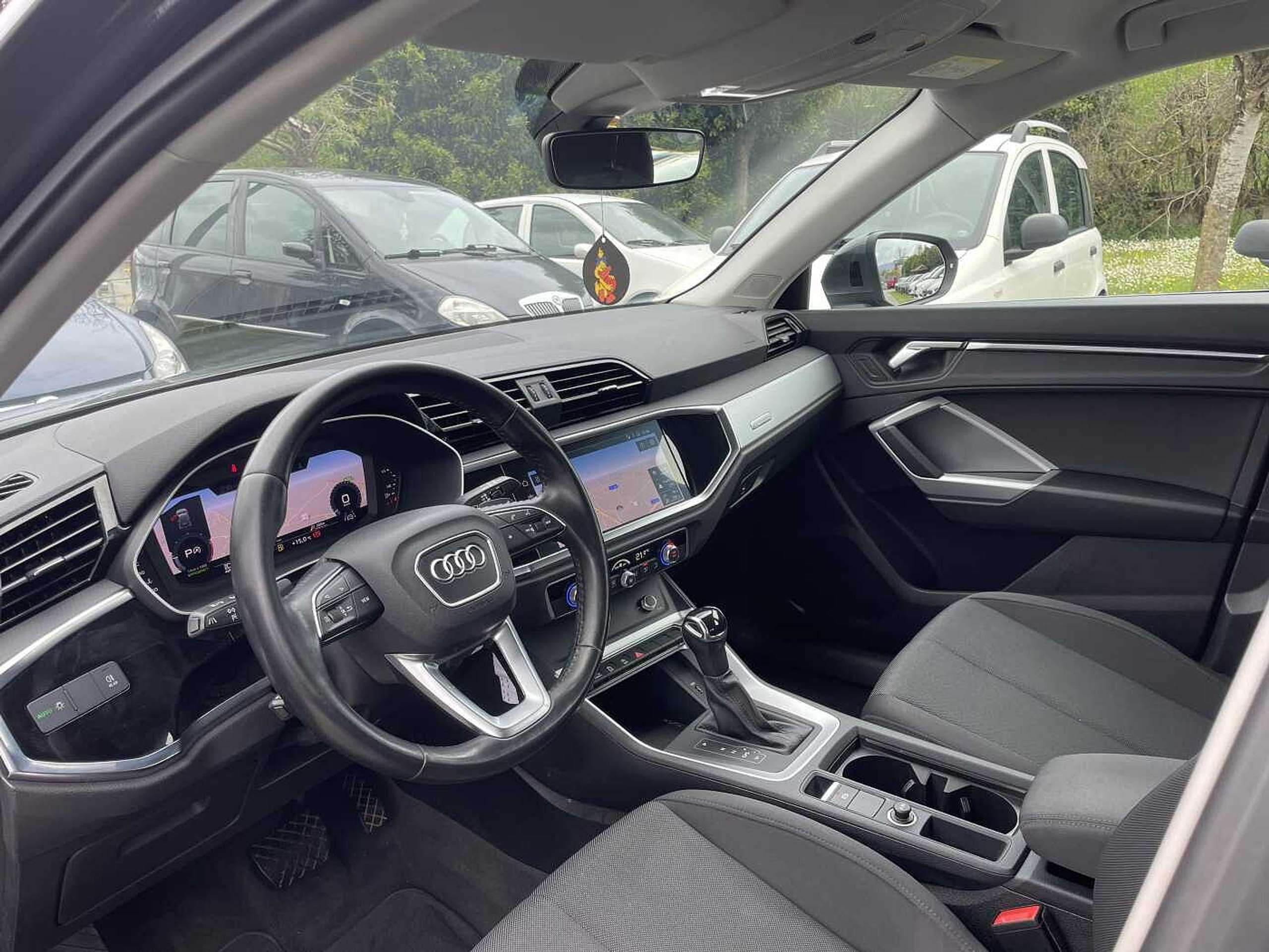 Audi - Q3