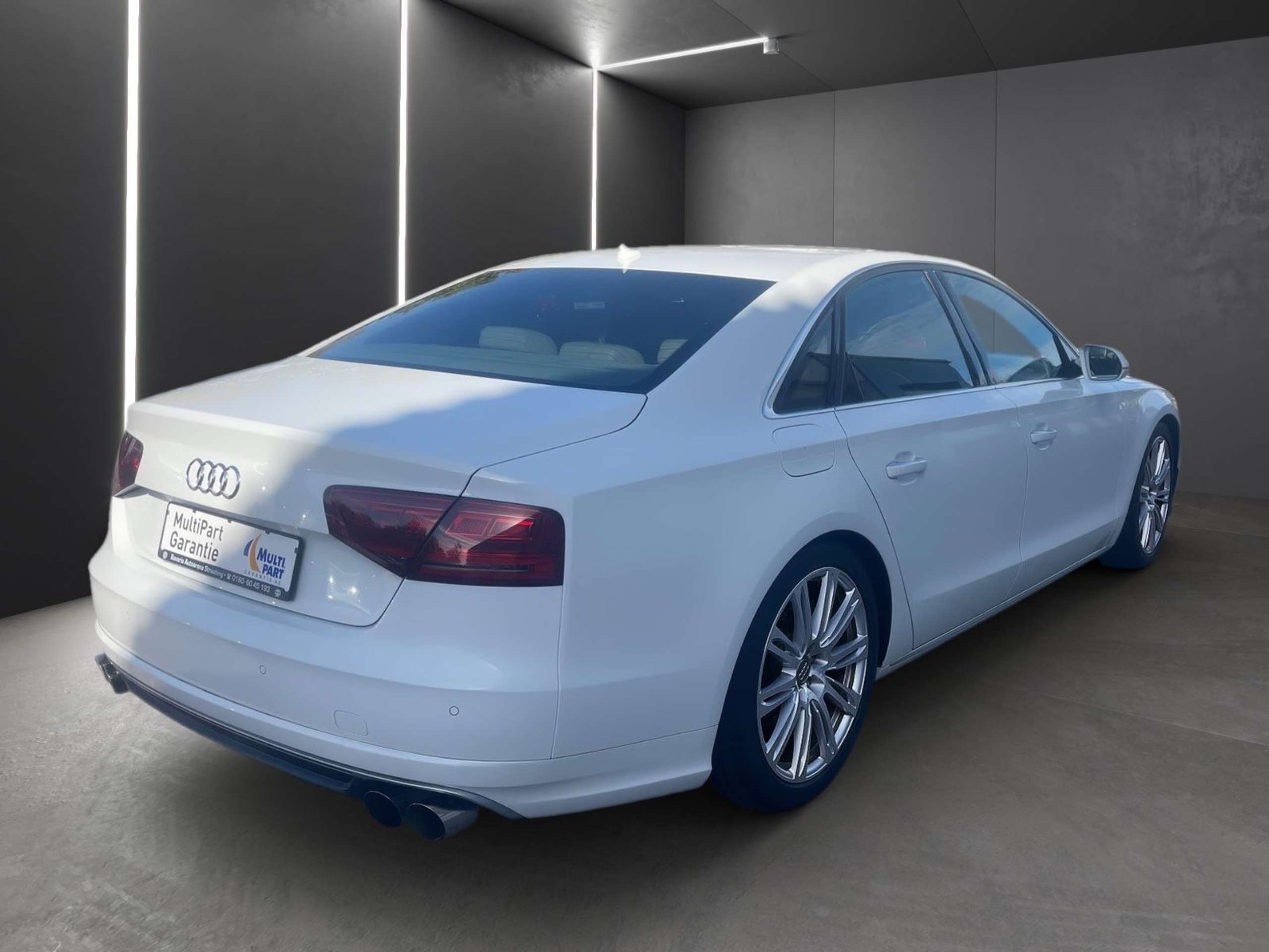 Audi - A8