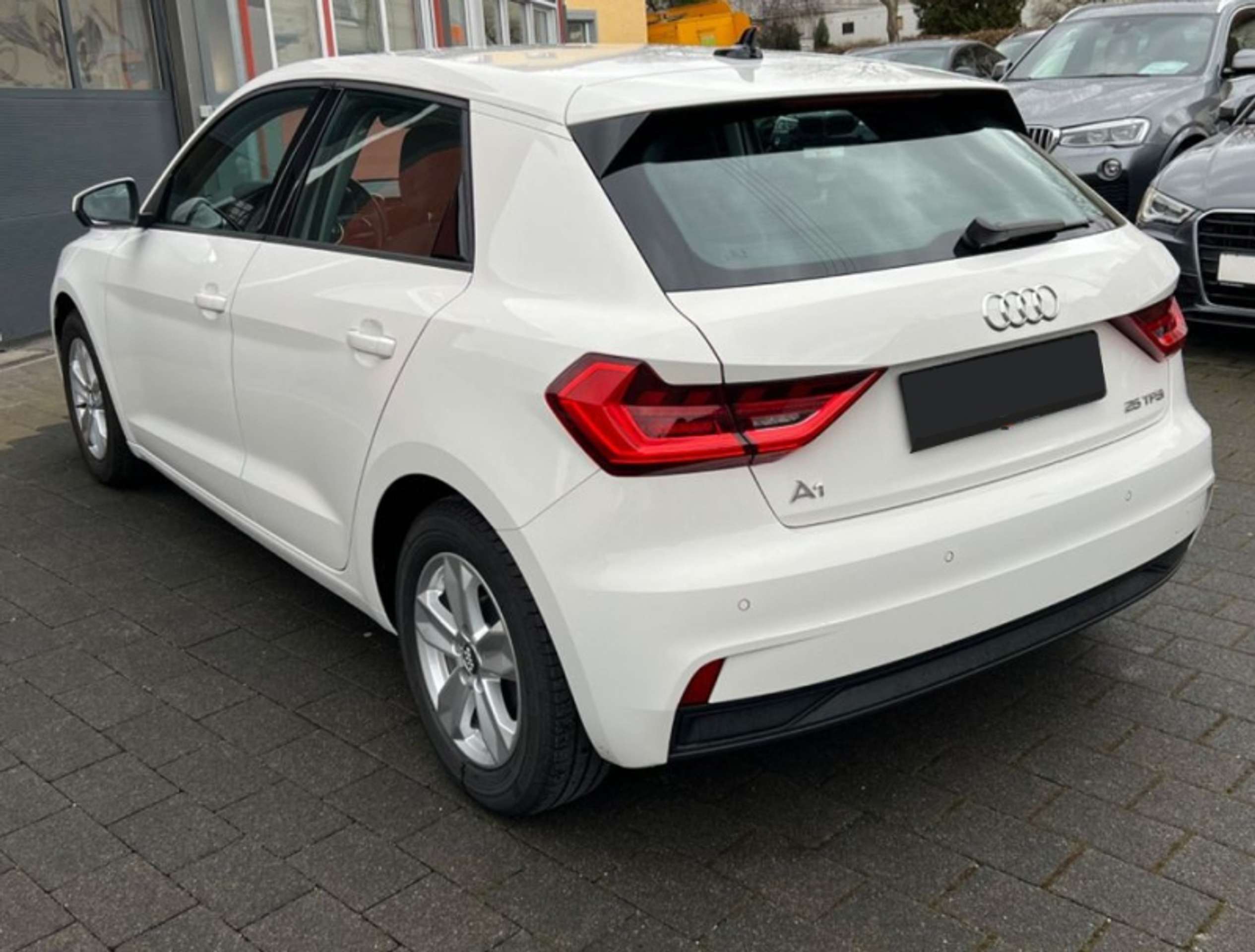 Audi - A1