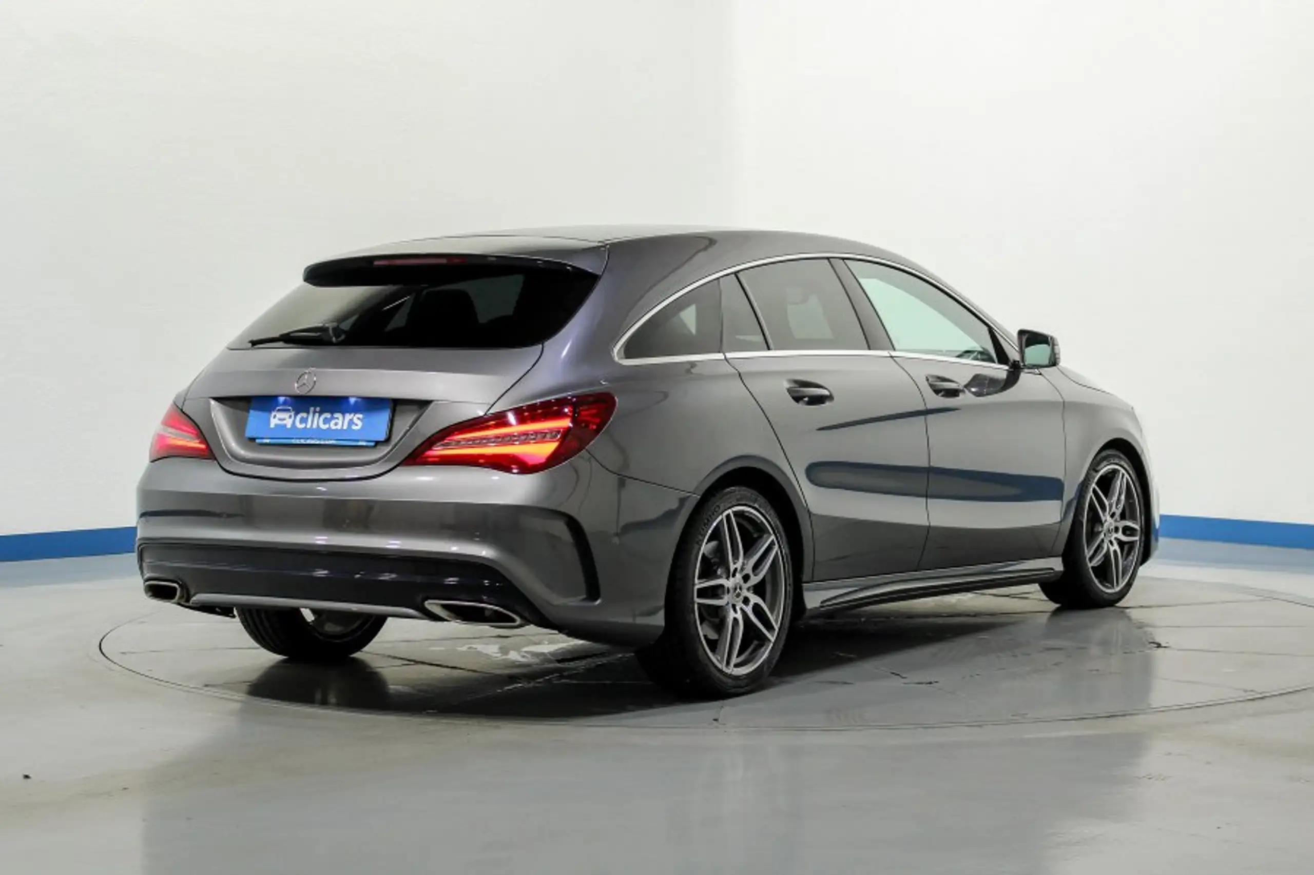 Mercedes-Benz - CLA 200