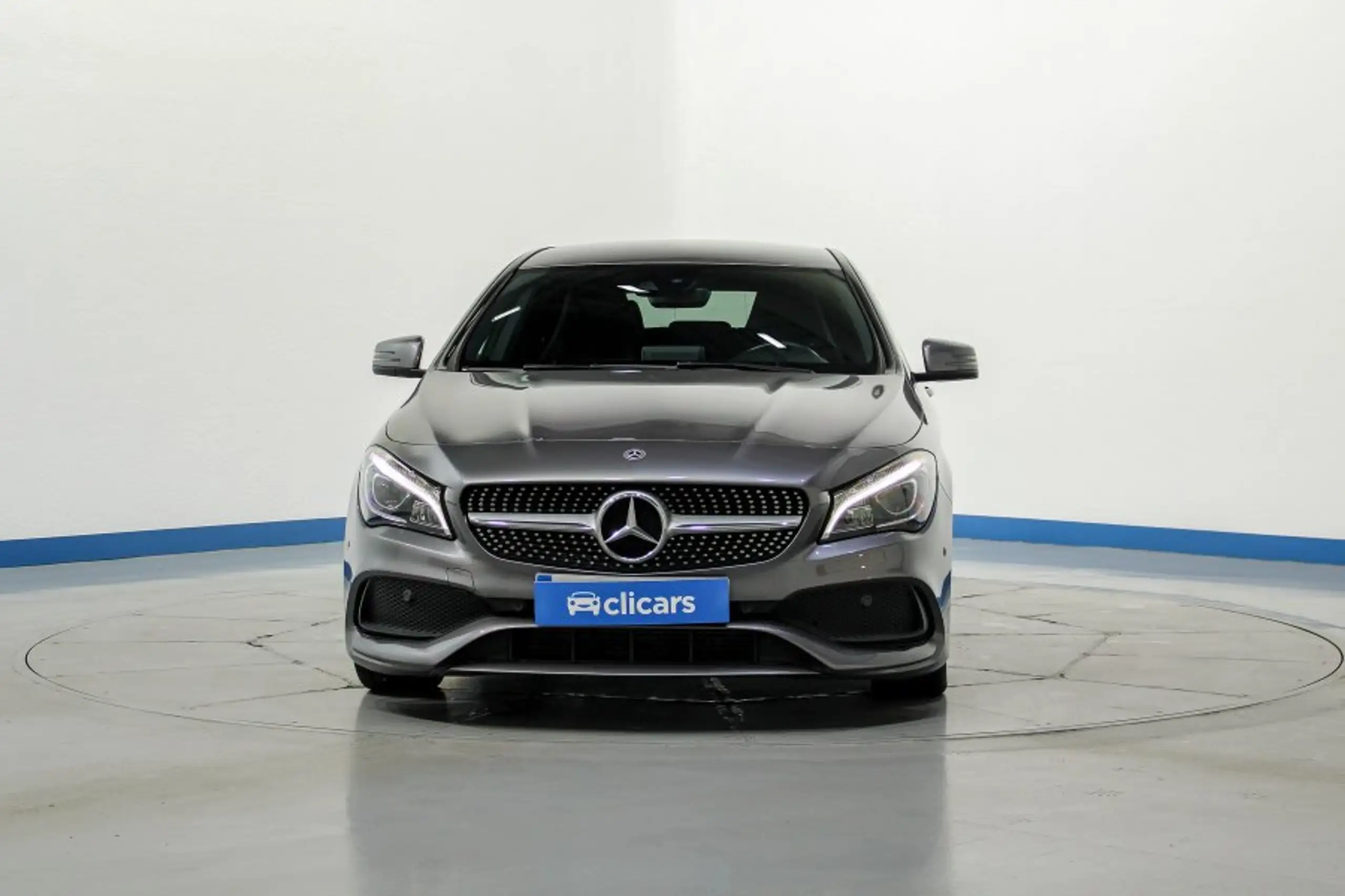 Mercedes-Benz - CLA 200