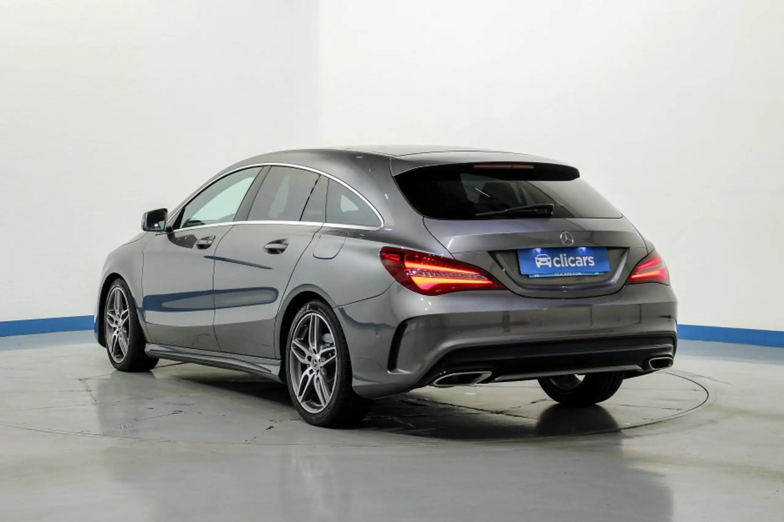 Mercedes-Benz - CLA 200