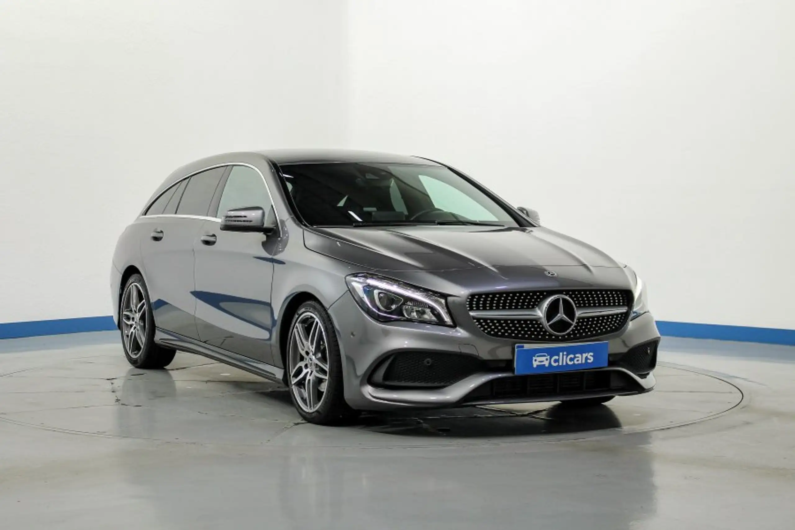 Mercedes-Benz - CLA 200