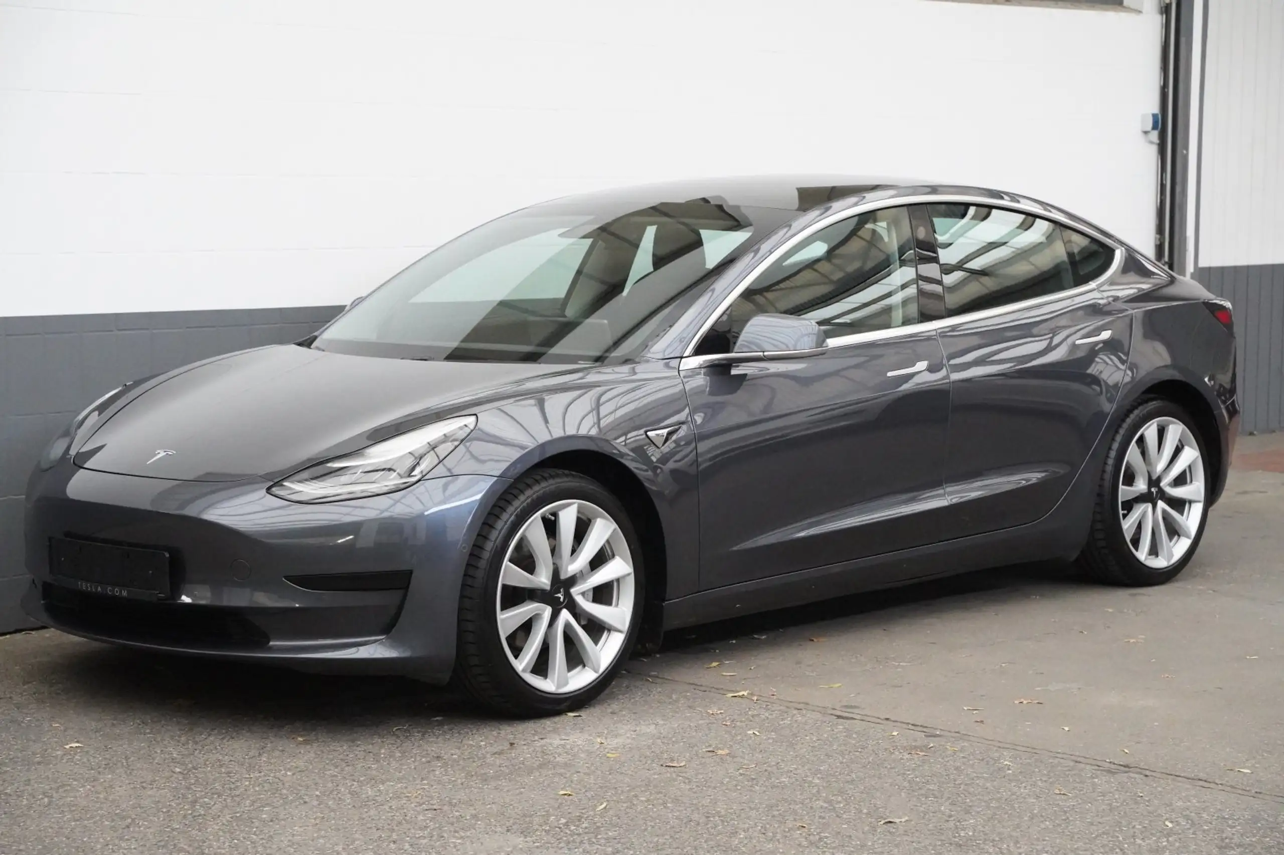 Tesla - Model 3