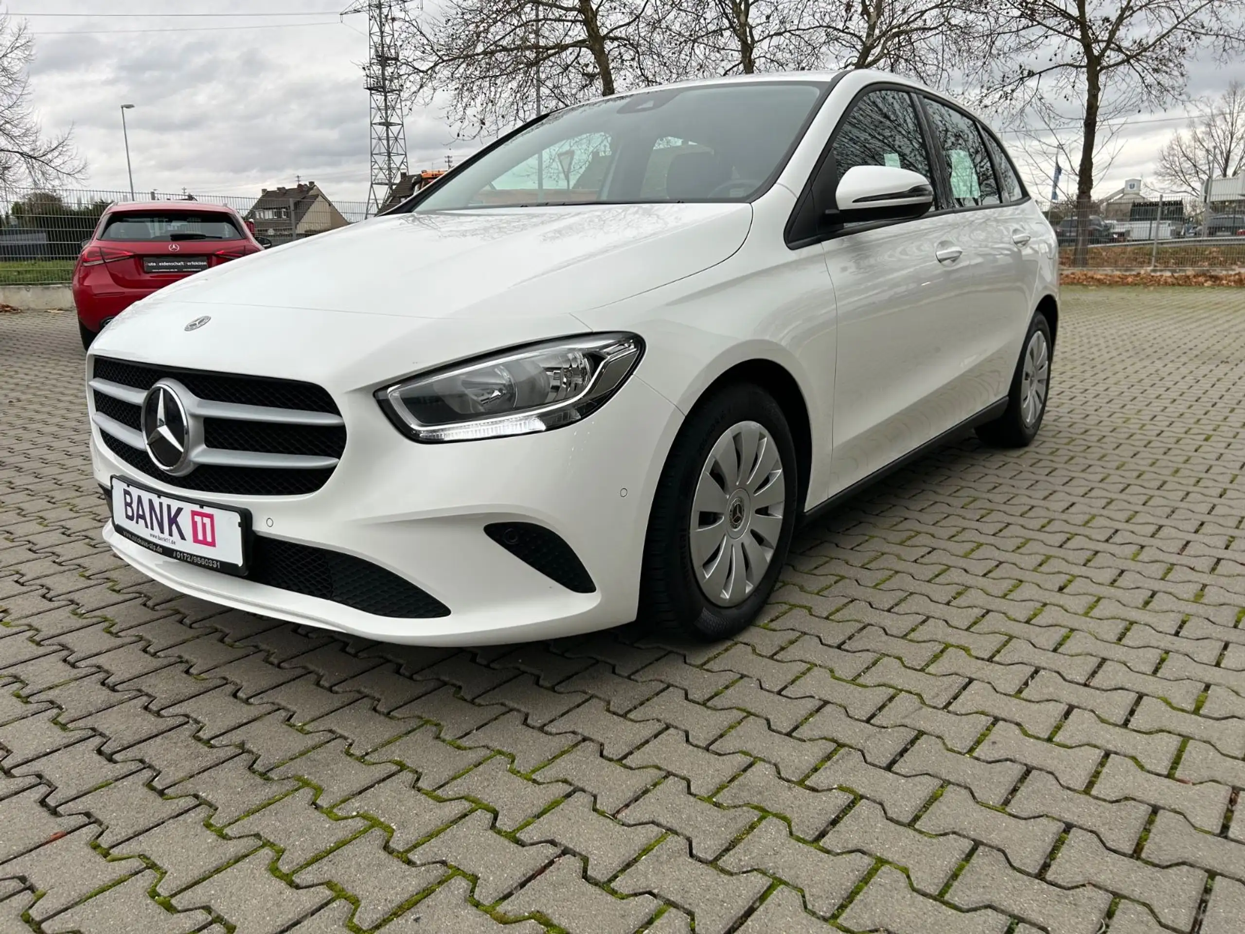 Mercedes-Benz - B 180