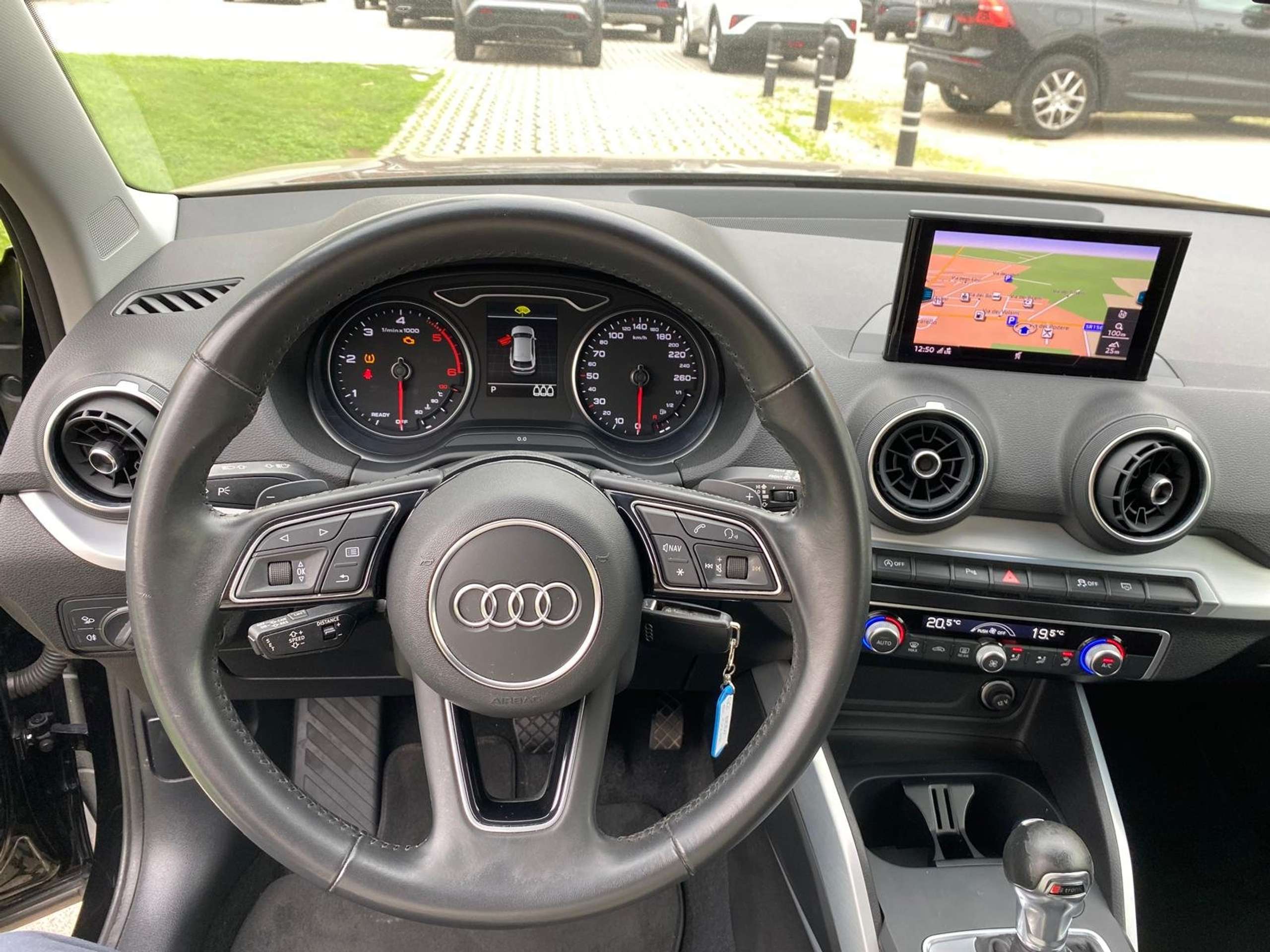 Audi - Q2