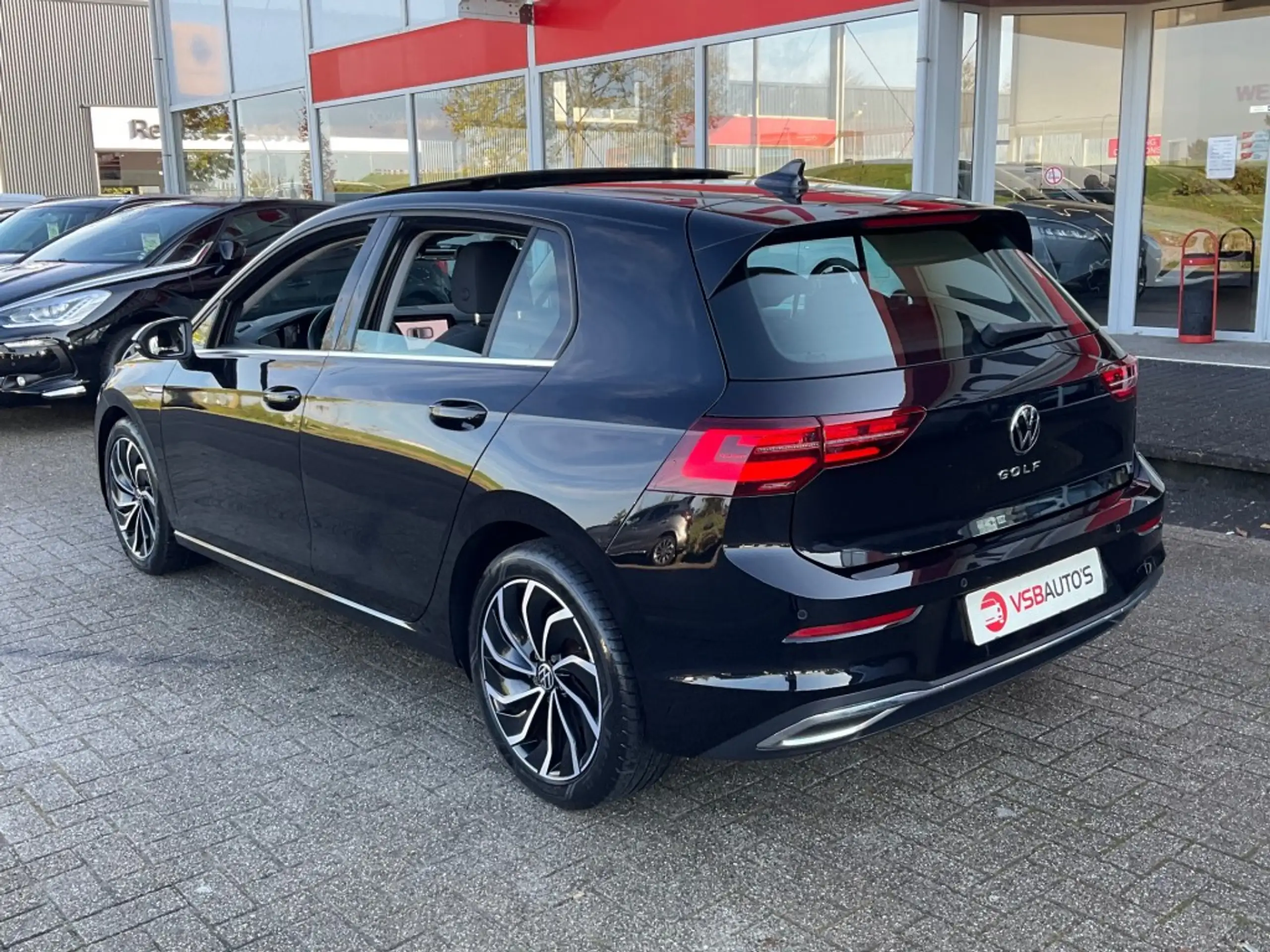 Volkswagen - Golf