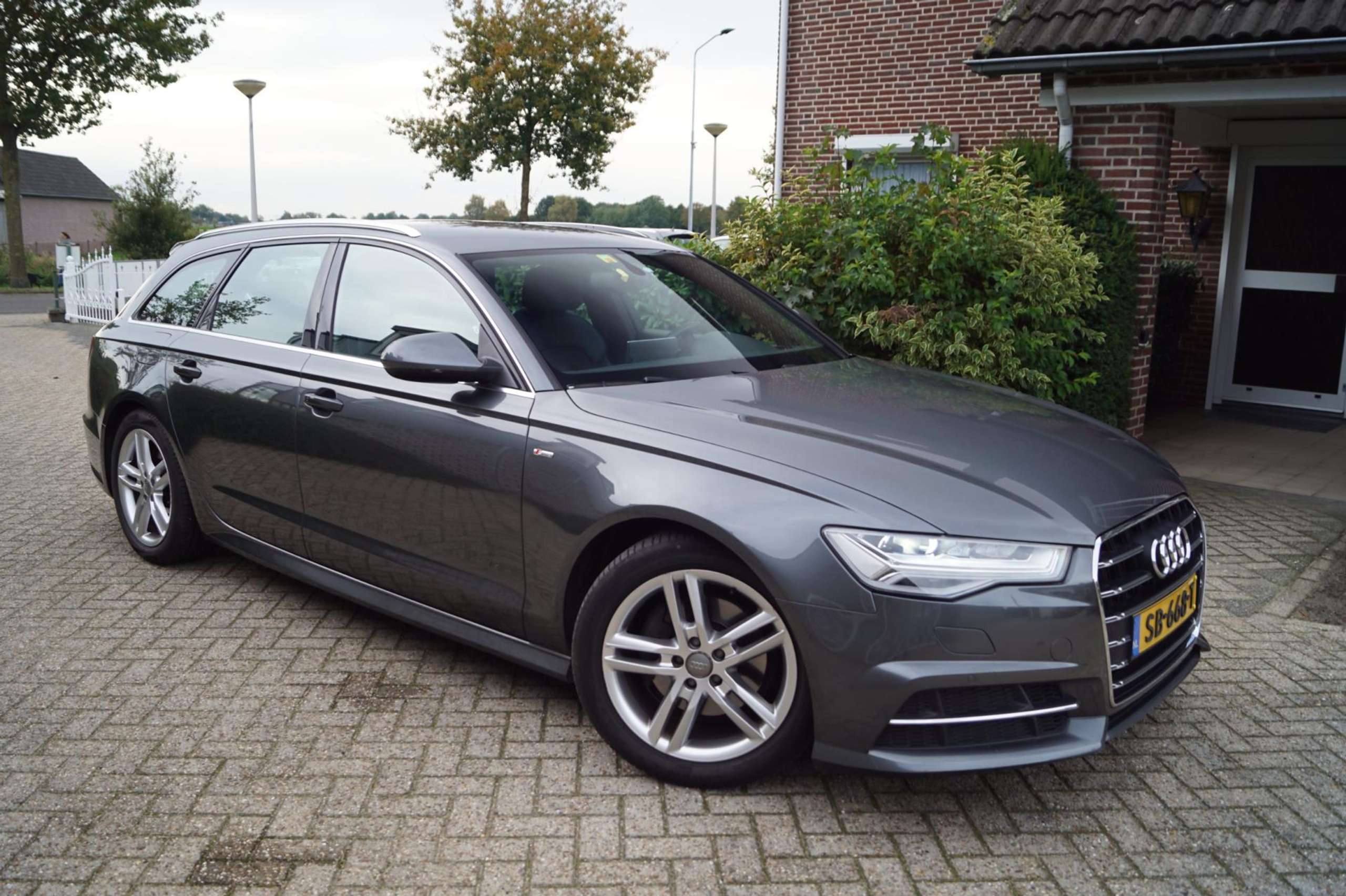 Audi - A6