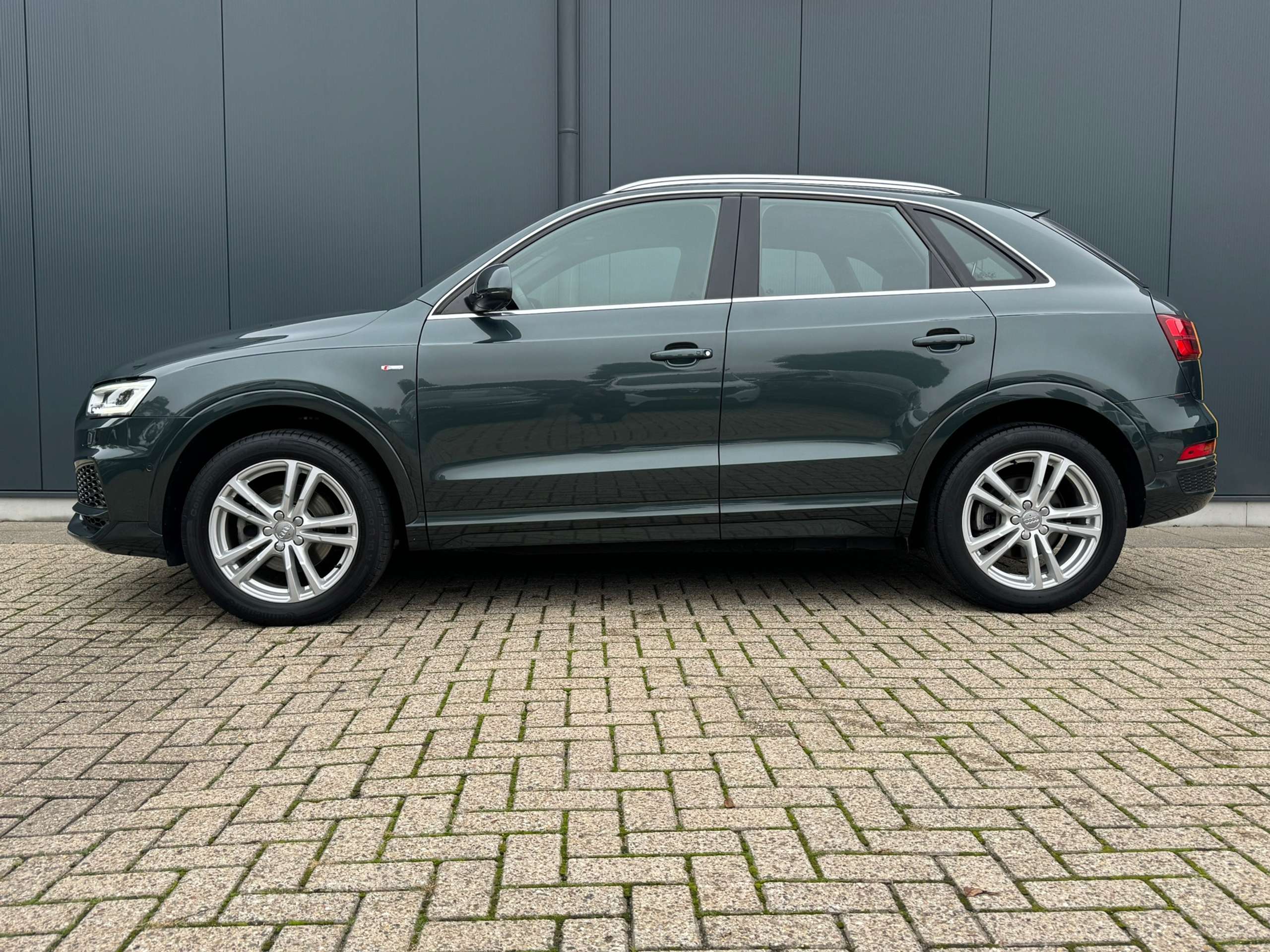 Audi - Q3