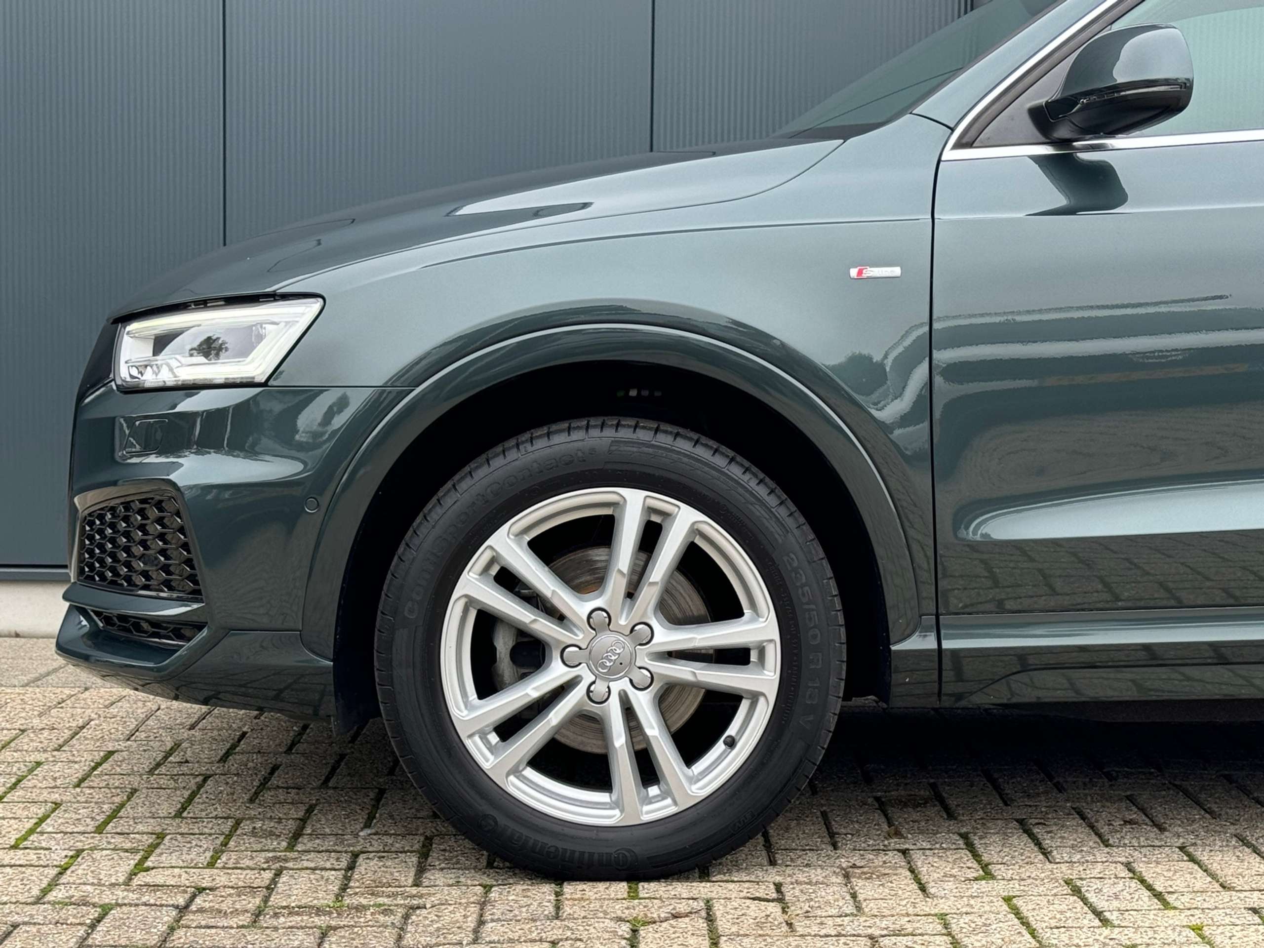 Audi - Q3