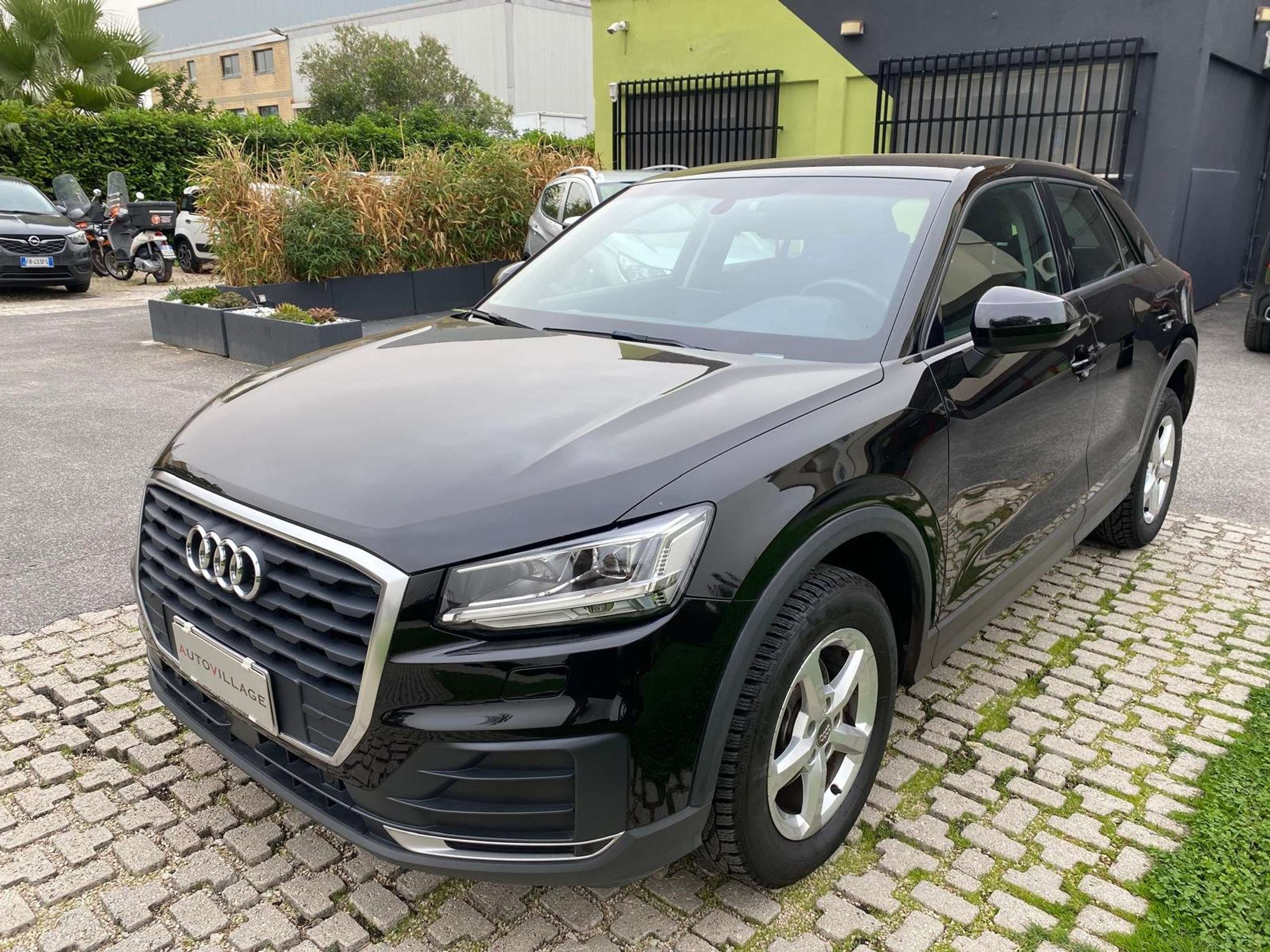 Audi - Q2