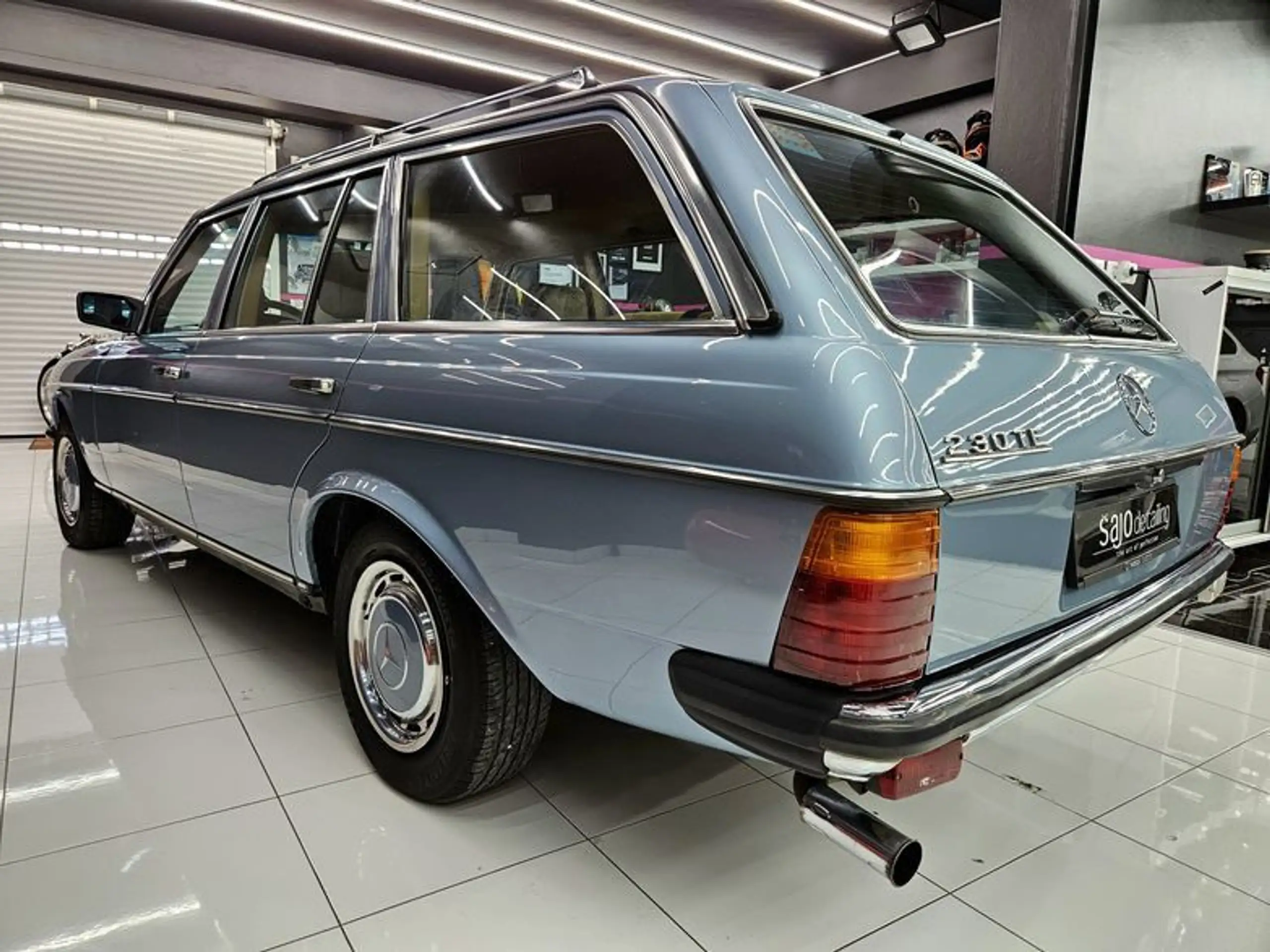 Mercedes-Benz - 230