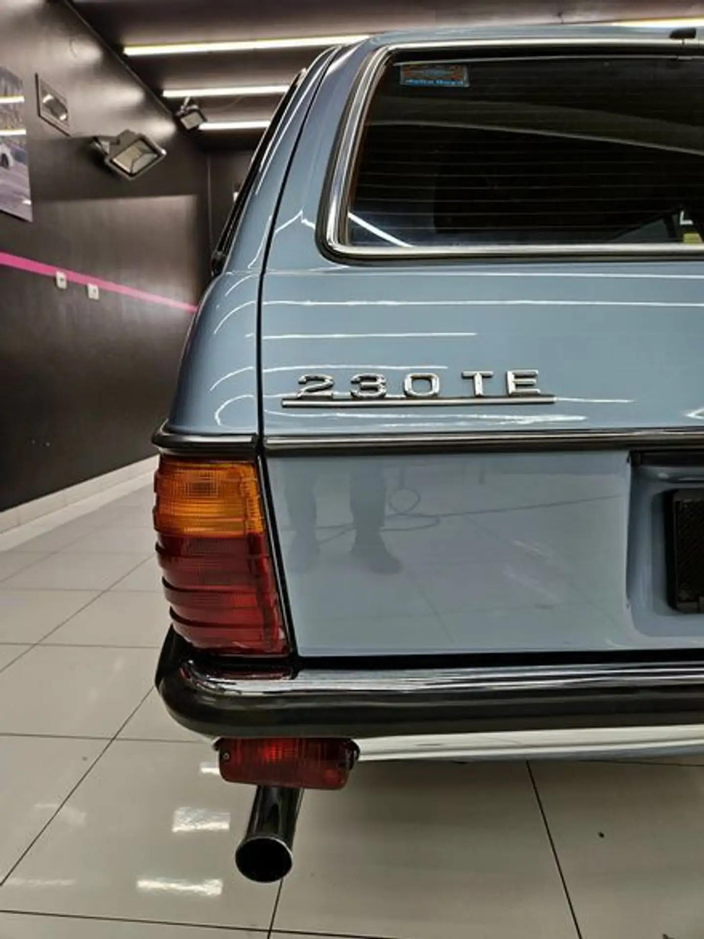 Mercedes-Benz - 230