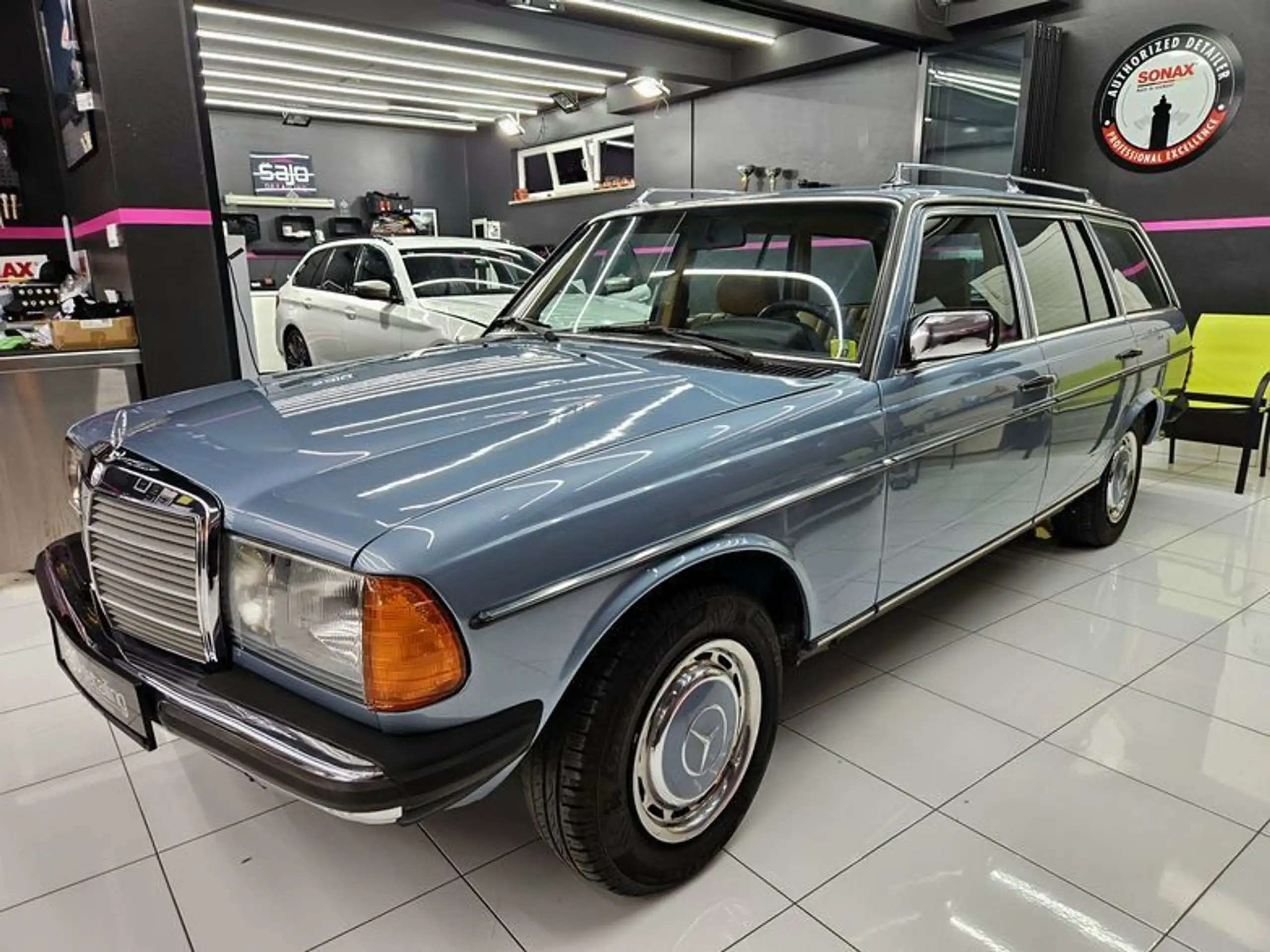 Mercedes-Benz - 230