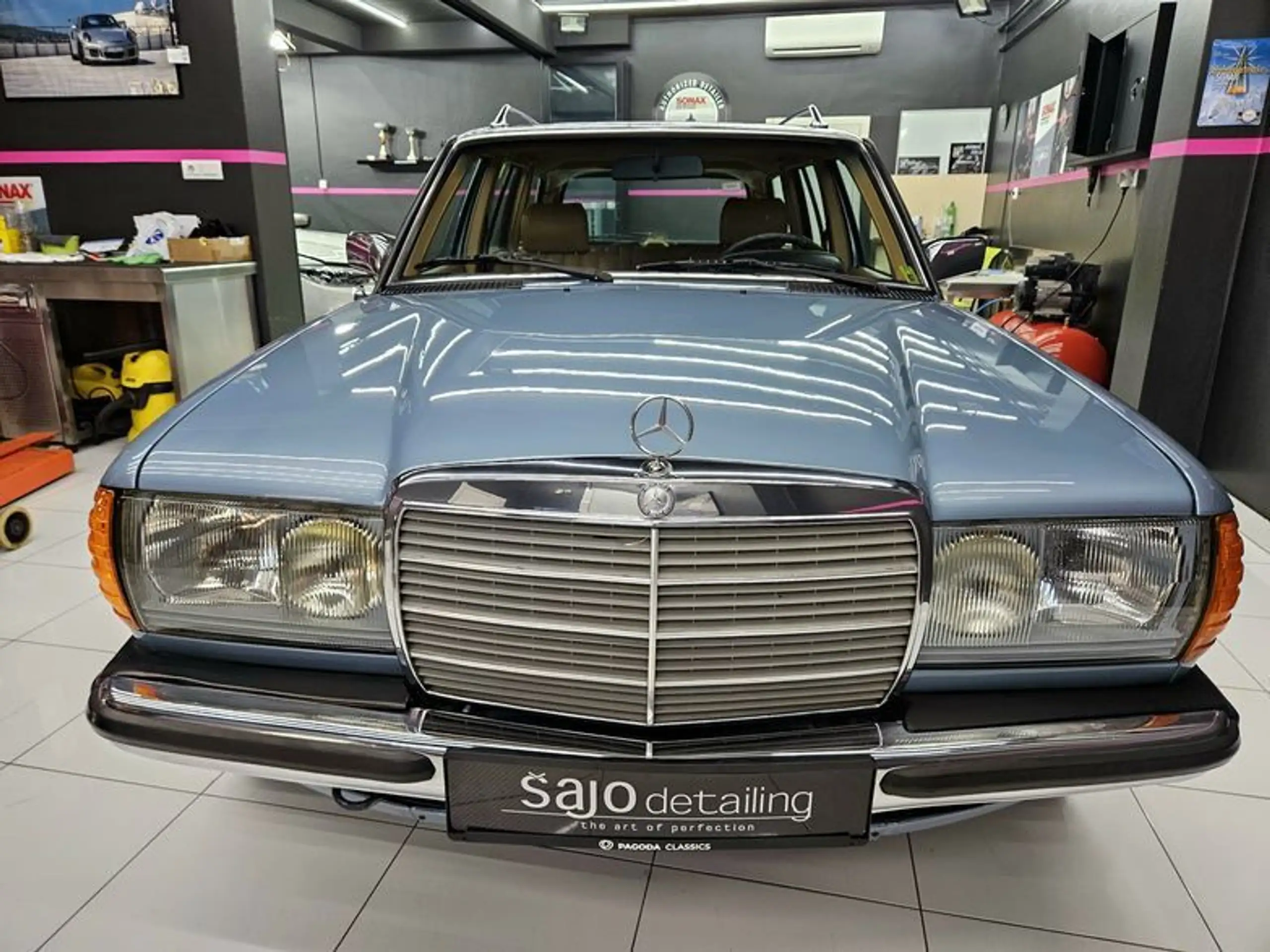 Mercedes-Benz - 230