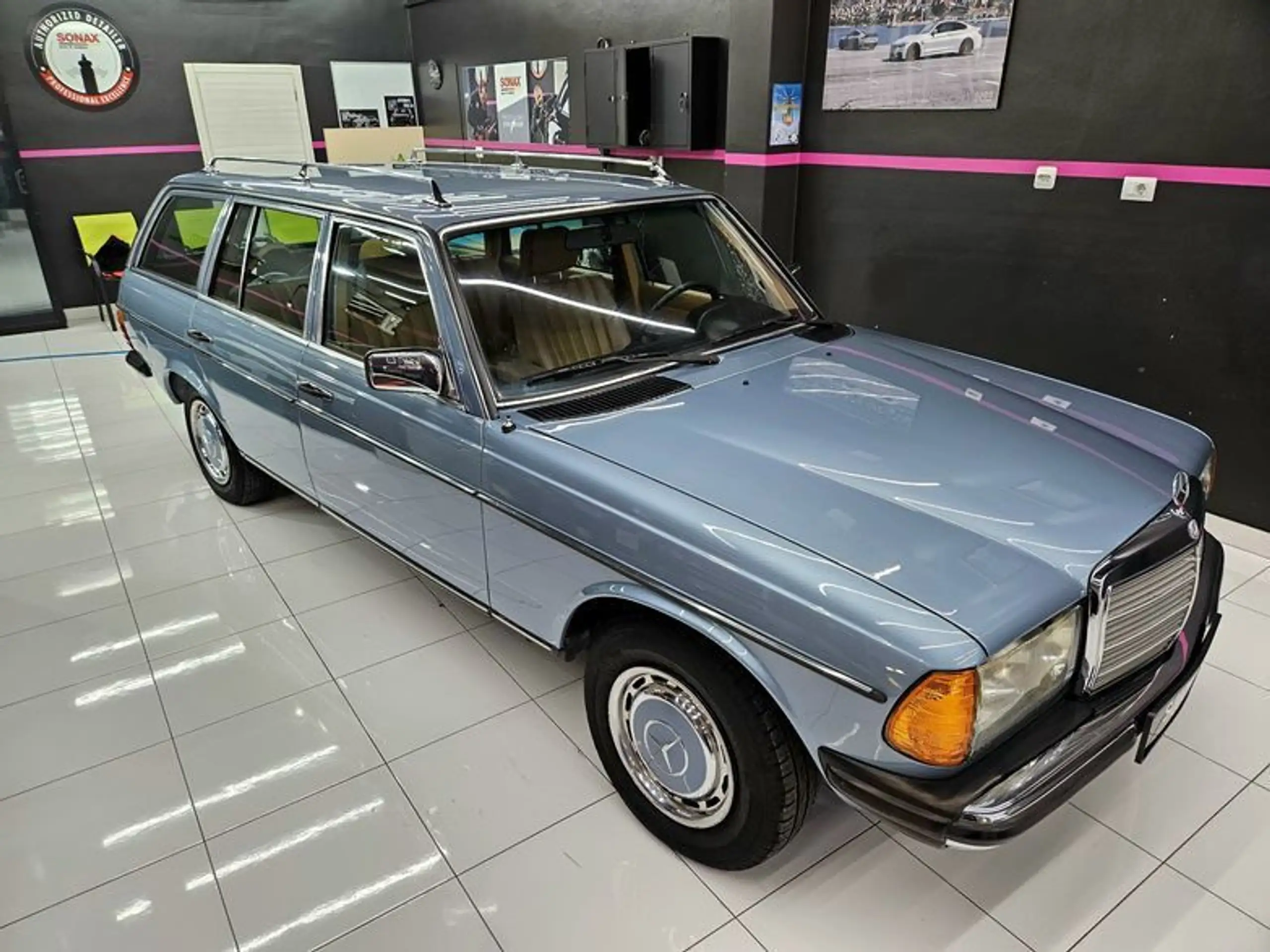 Mercedes-Benz - 230