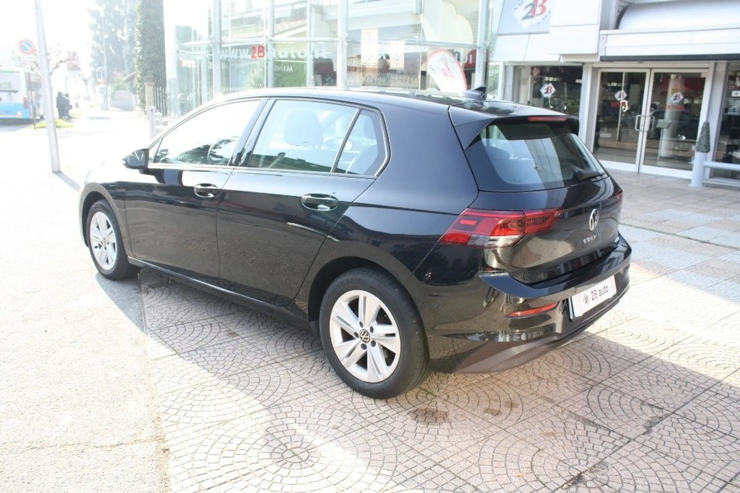 Volkswagen - Golf